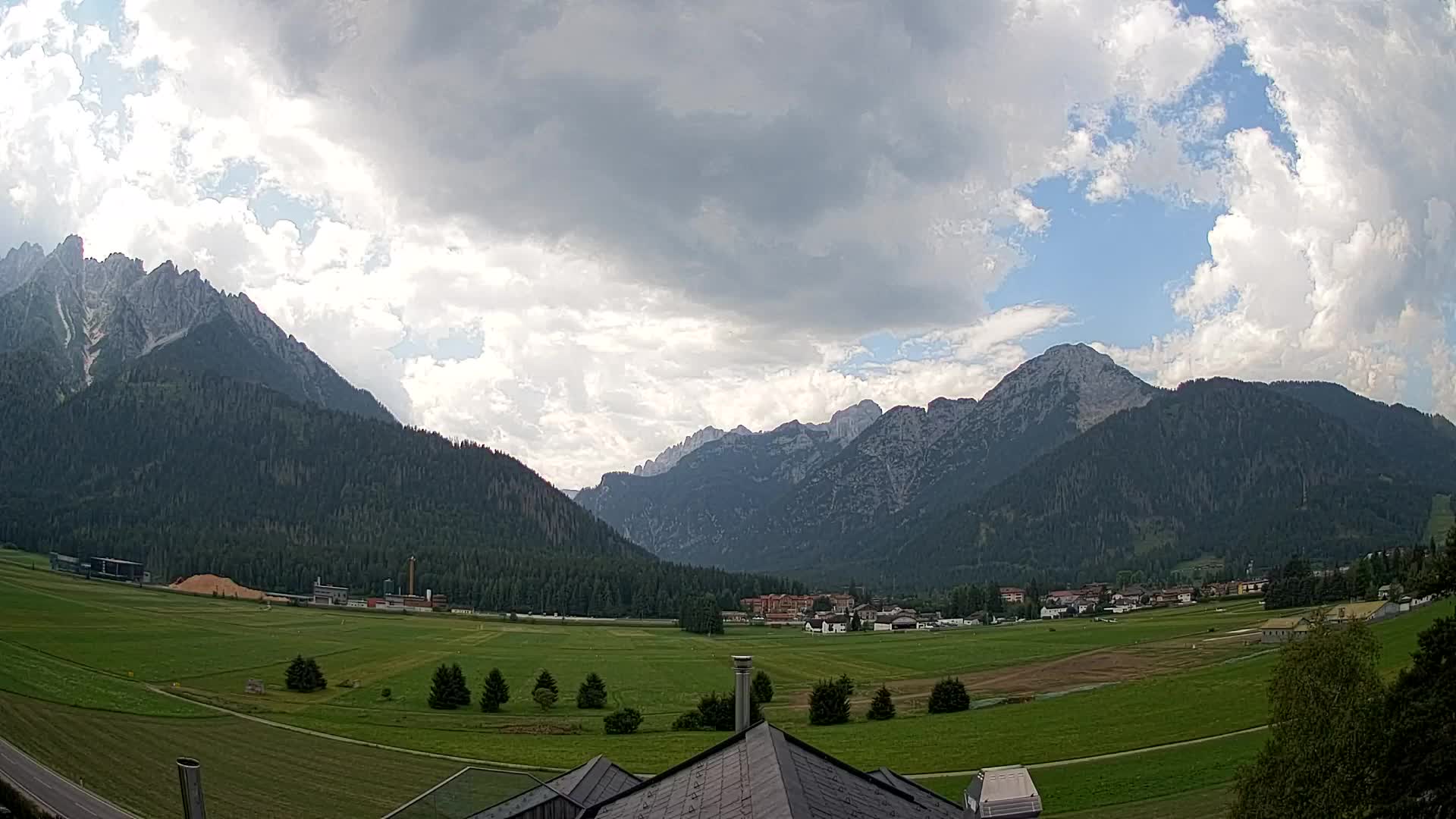 Spletna kamera Toblach Dolomiti – Pogled iz hotela Rosengarten