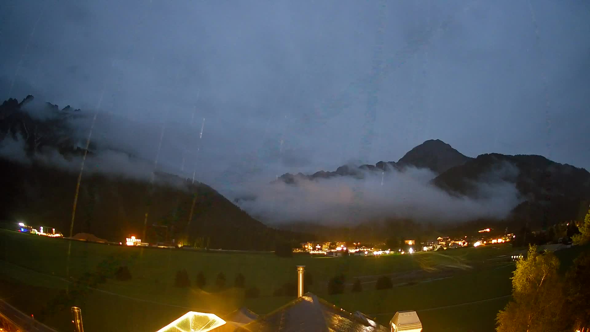 Web kamera Toblach Dolomiti – Pogled s Hotela Rosengarten