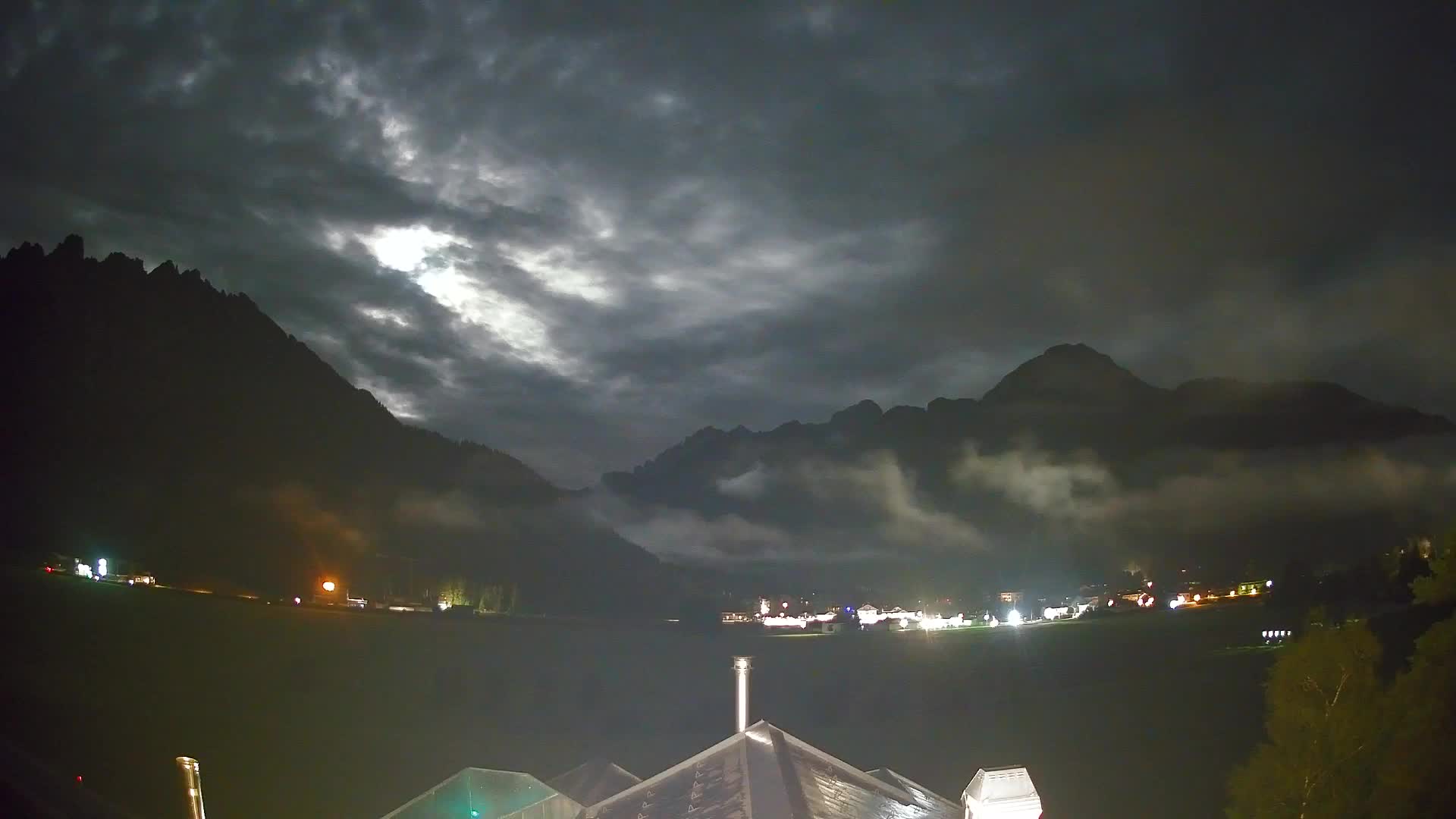 Spletna kamera Toblach Dolomiti – Pogled iz hotela Rosengarten