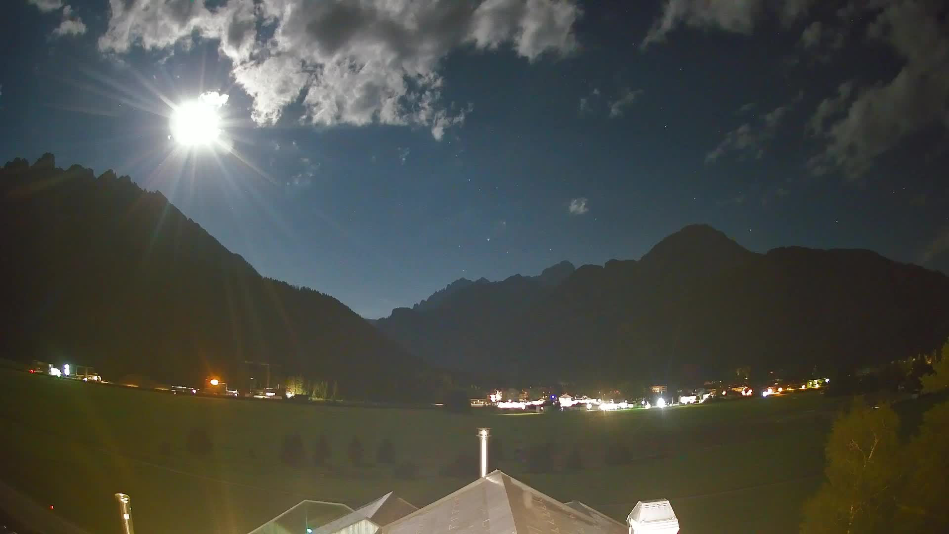 Spletna kamera Toblach Dolomiti – Pogled iz hotela Rosengarten