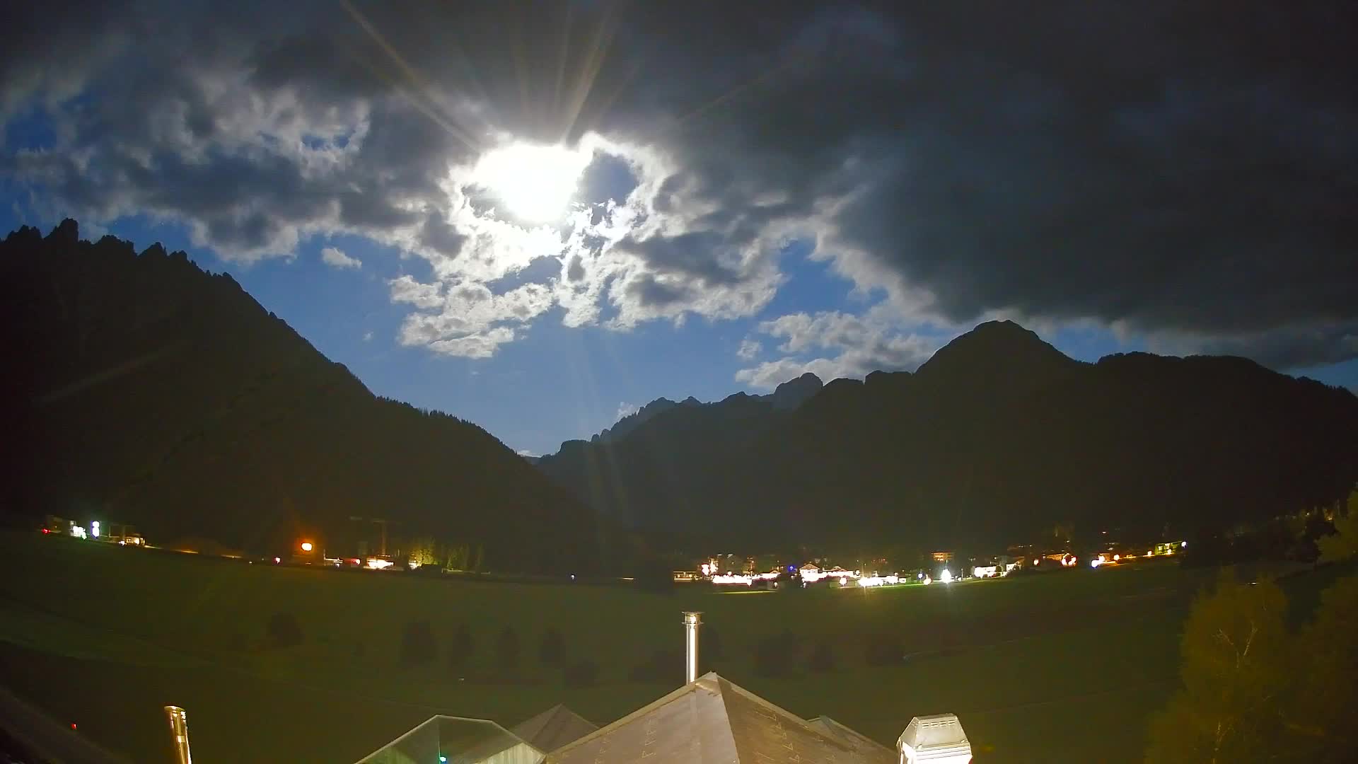 Web kamera Toblach Dolomiti – Pogled s Hotela Rosengarten