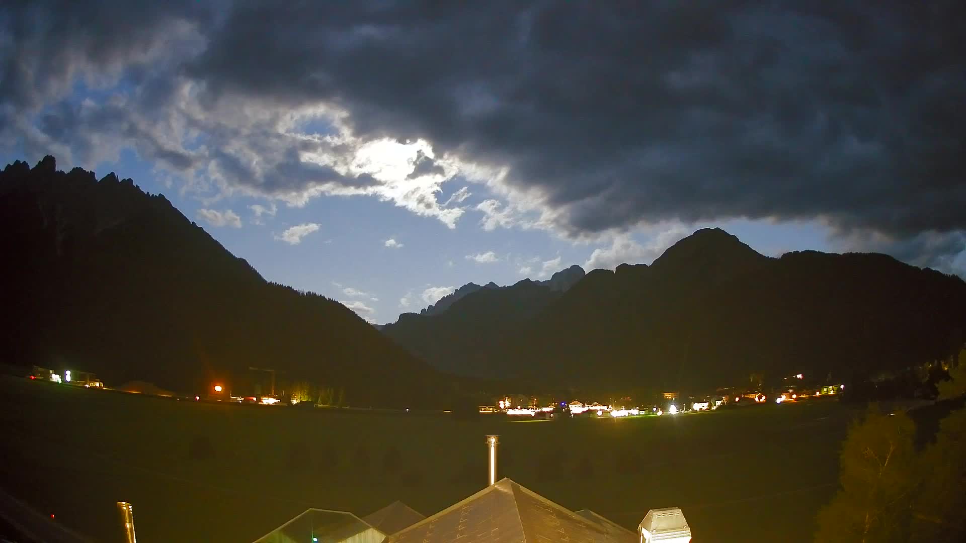 Web kamera Toblach Dolomiti – Pogled s Hotela Rosengarten