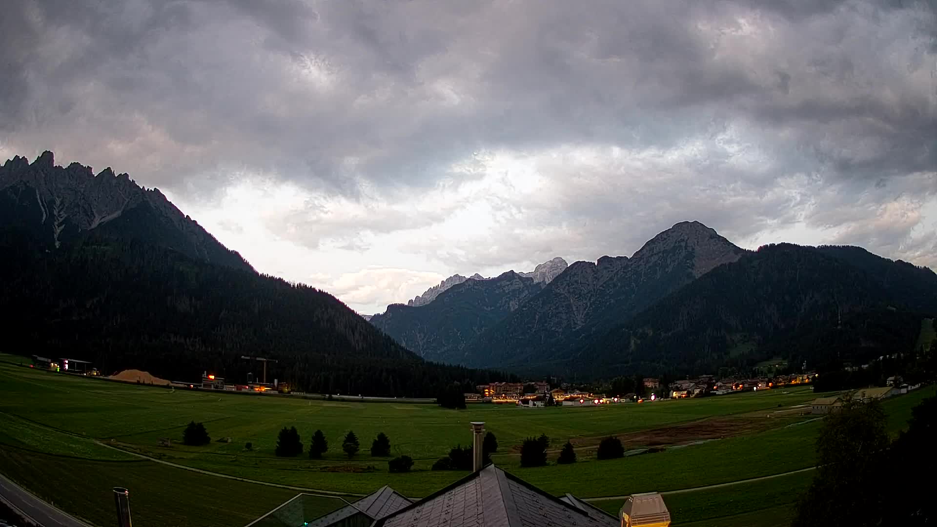 Spletna kamera Toblach Dolomiti – Pogled iz hotela Rosengarten
