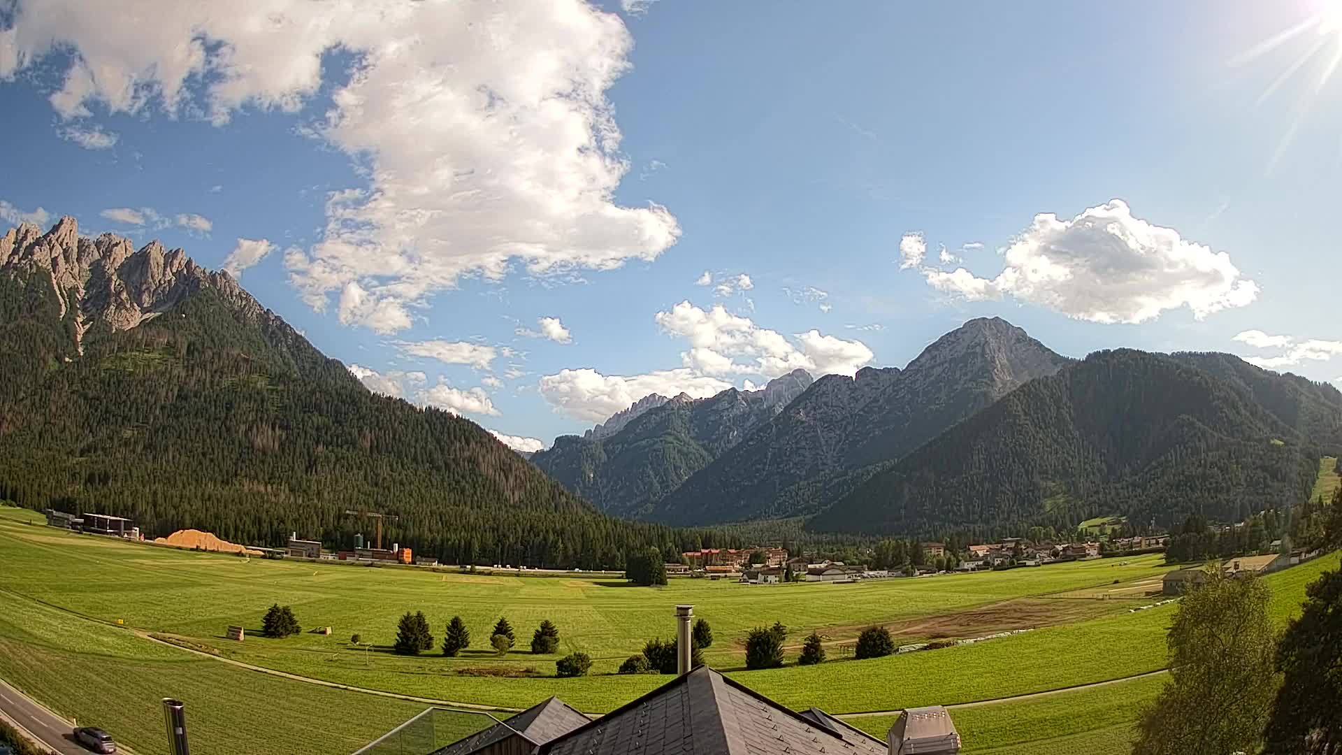 Spletna kamera Toblach Dolomiti – Pogled iz hotela Rosengarten