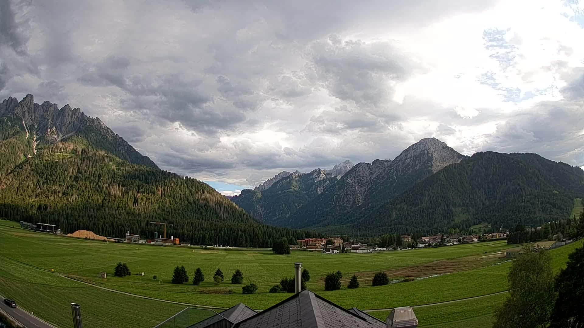 Web kamera Toblach Dolomiti – Pogled s Hotela Rosengarten