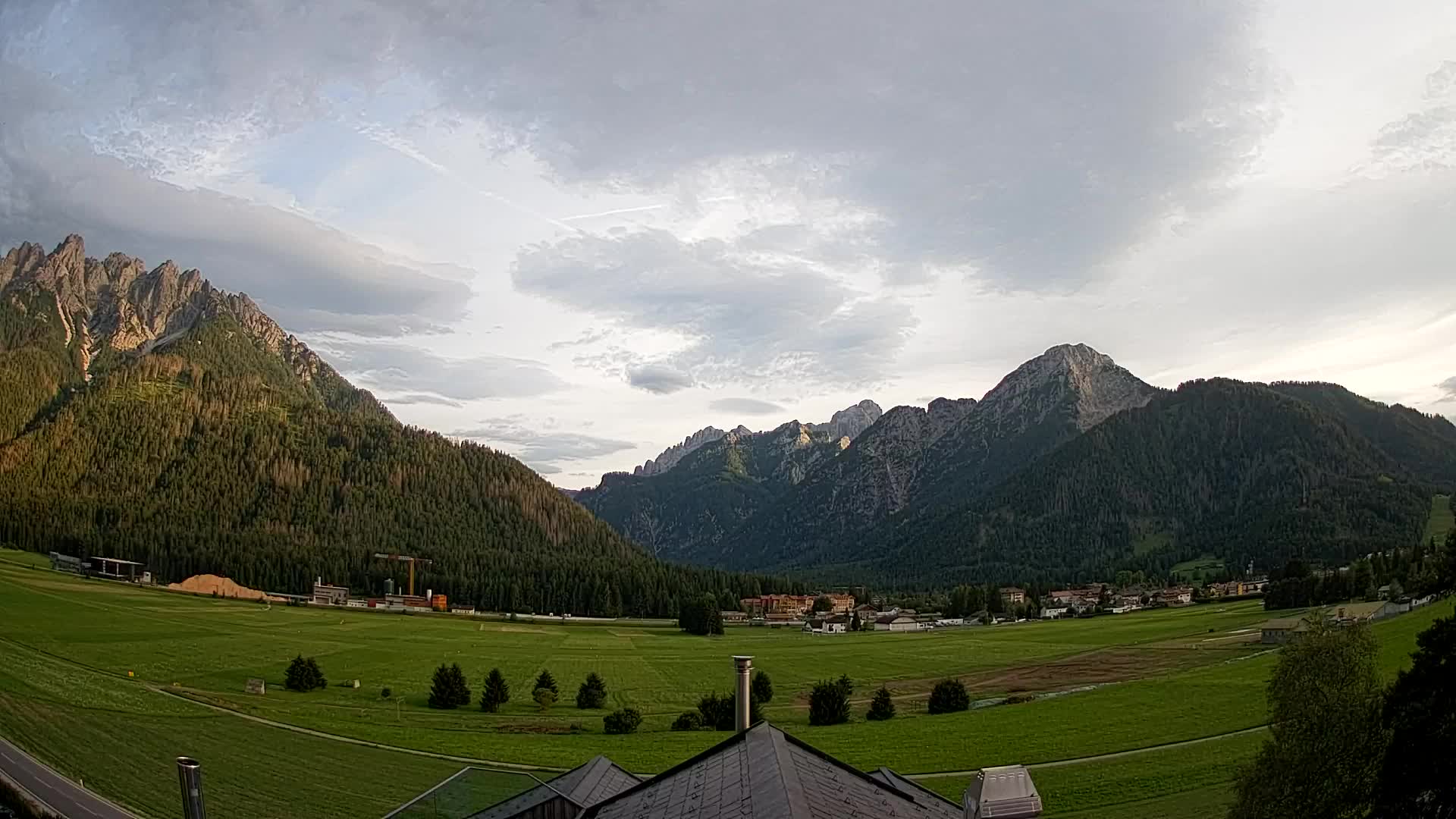 Web kamera Toblach Dolomiti – Pogled s Hotela Rosengarten
