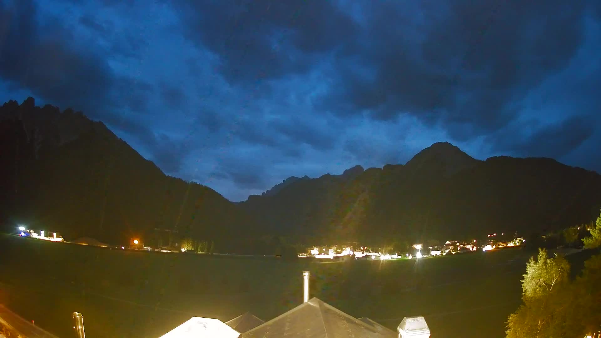 Web kamera Toblach Dolomiti – Pogled s Hotela Rosengarten