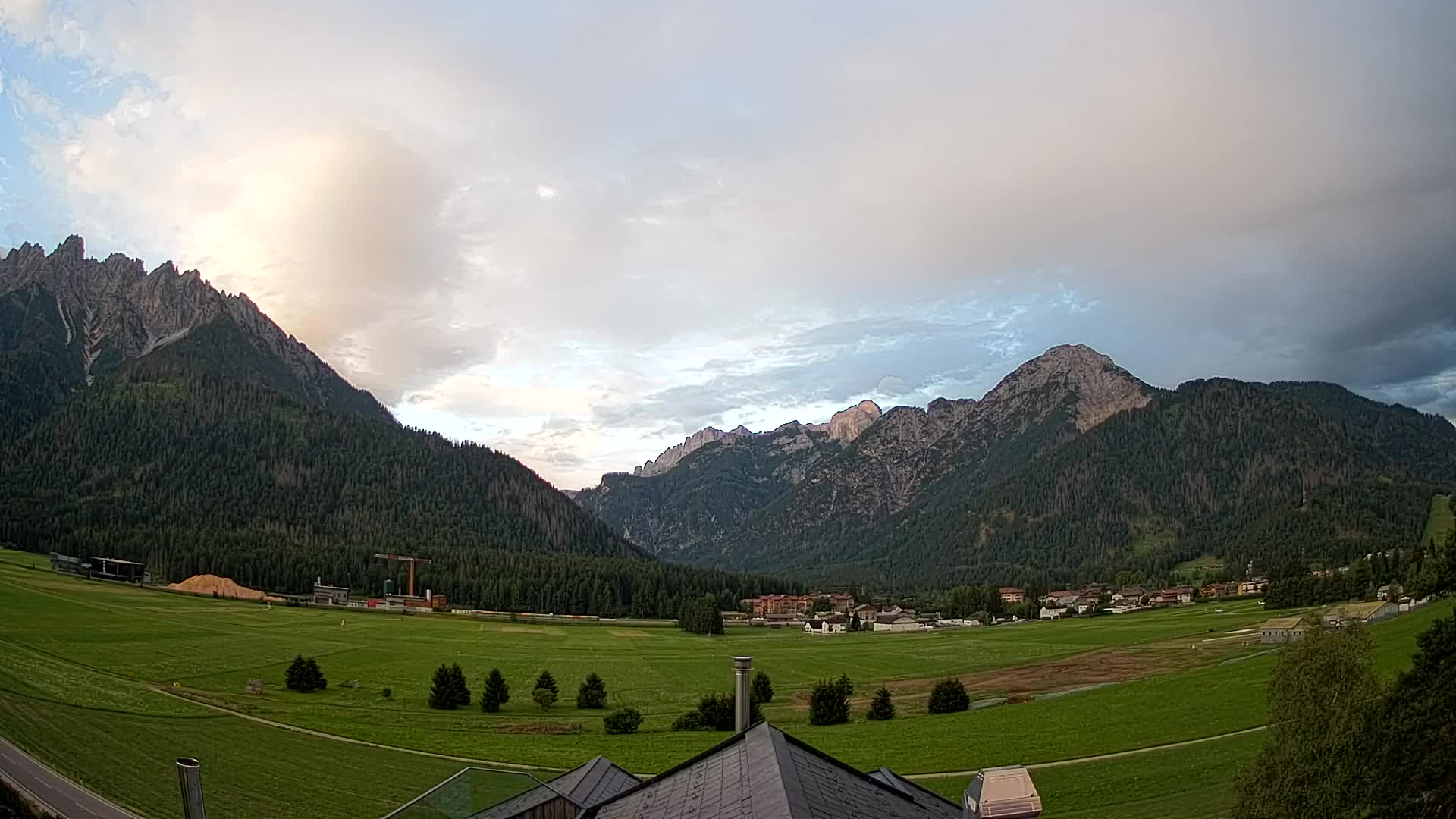 Webcam Toblach Dolomites – View from Hotel Rosengarten