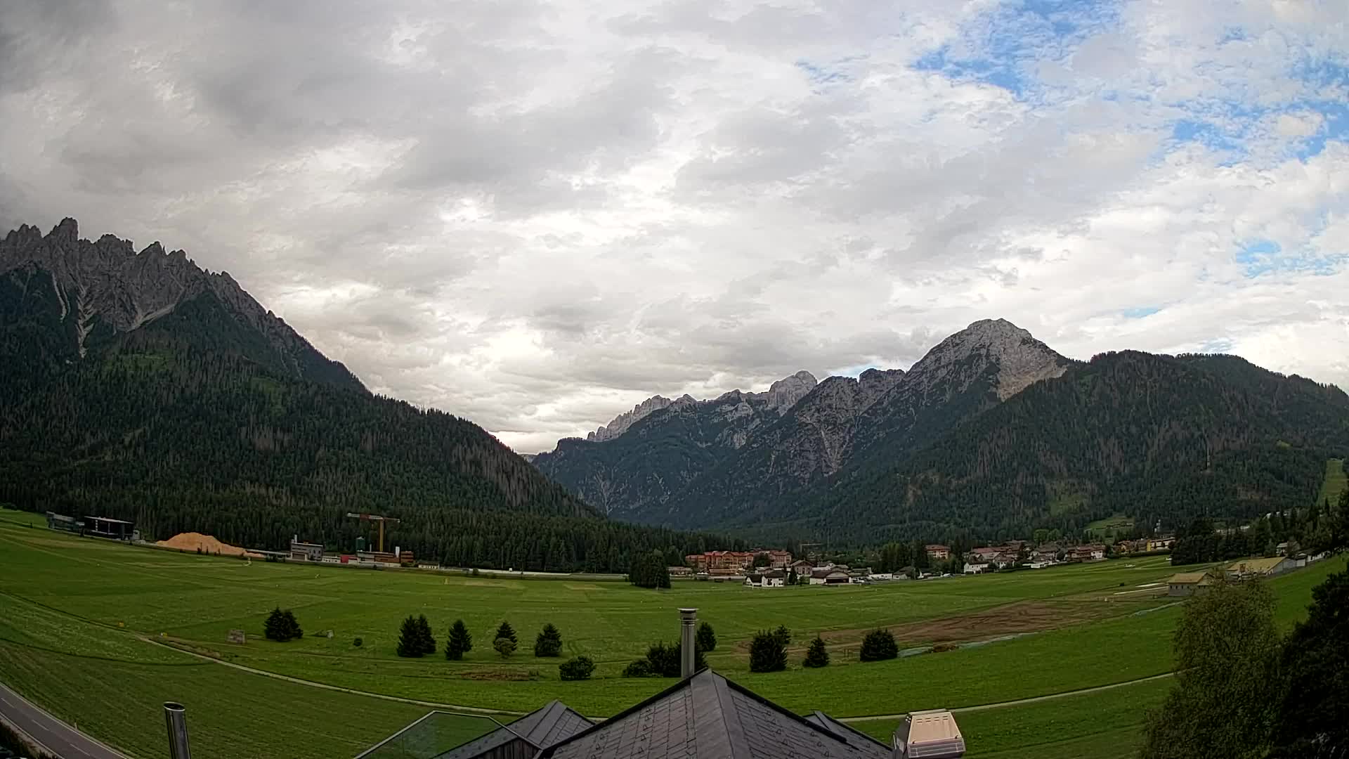 Spletna kamera Toblach Dolomiti – Pogled iz hotela Rosengarten