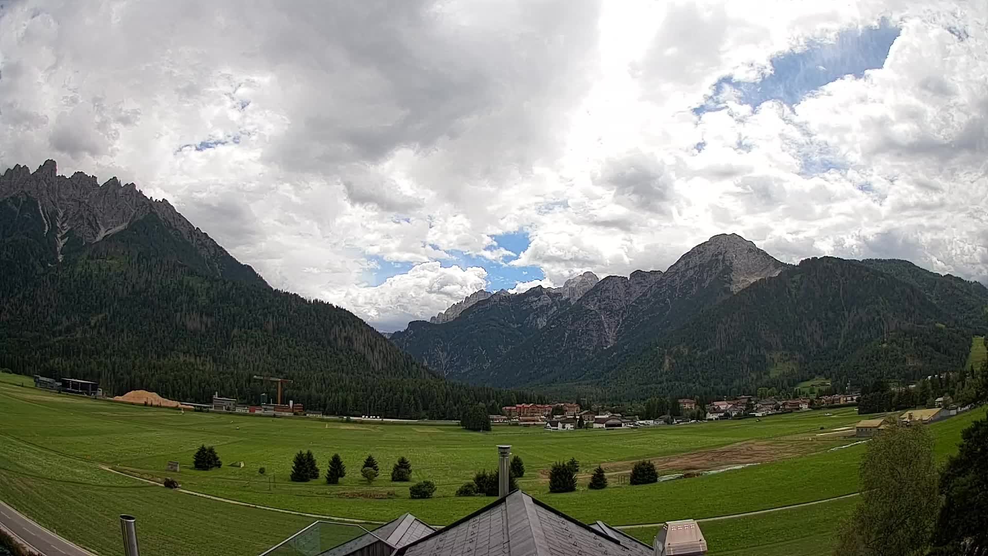 Web kamera Toblach Dolomiti – Pogled s Hotela Rosengarten