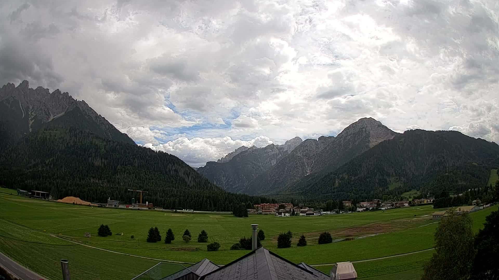 Spletna kamera Toblach Dolomiti – Pogled iz hotela Rosengarten