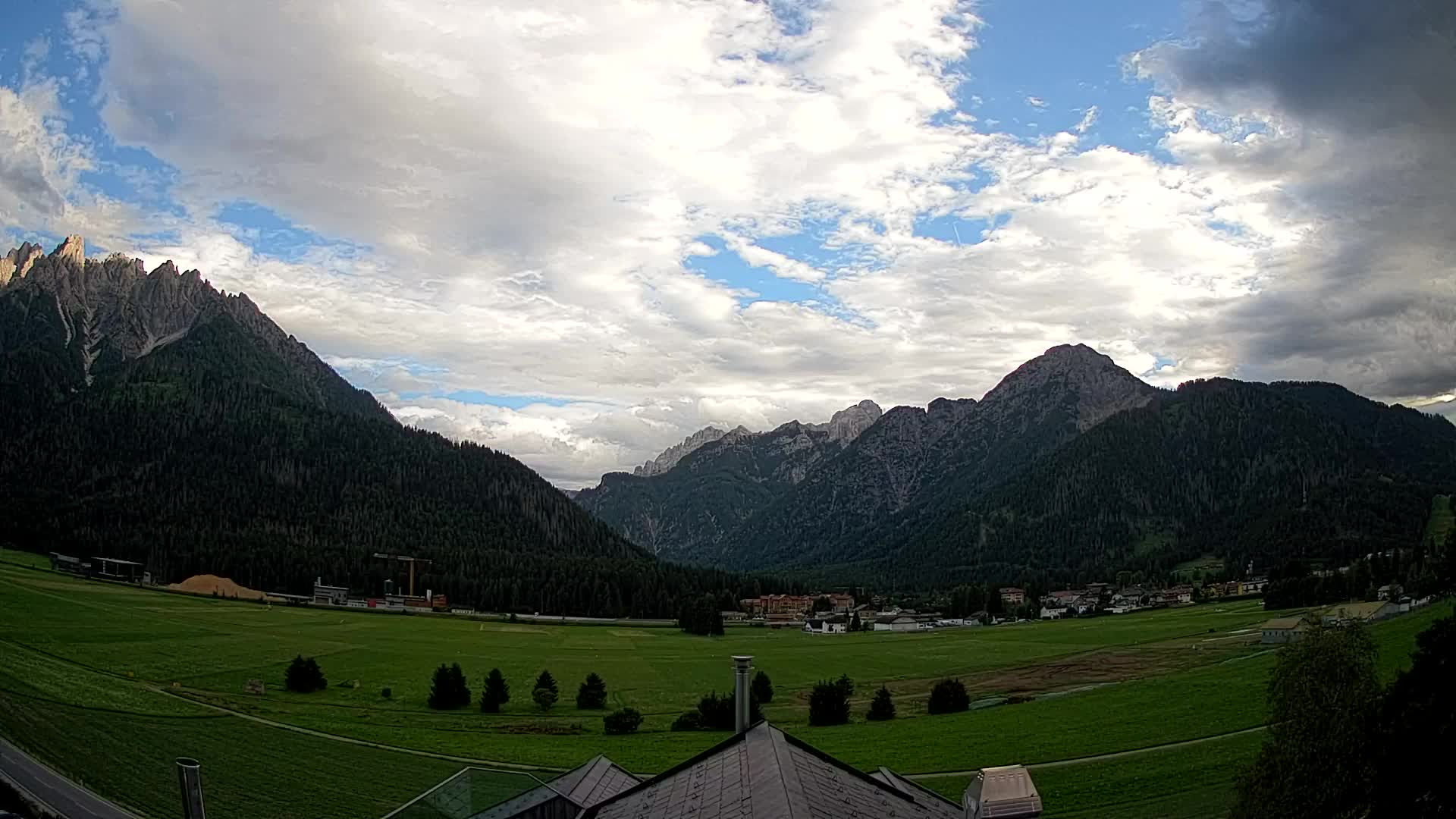 Web kamera Toblach Dolomiti – Pogled s Hotela Rosengarten