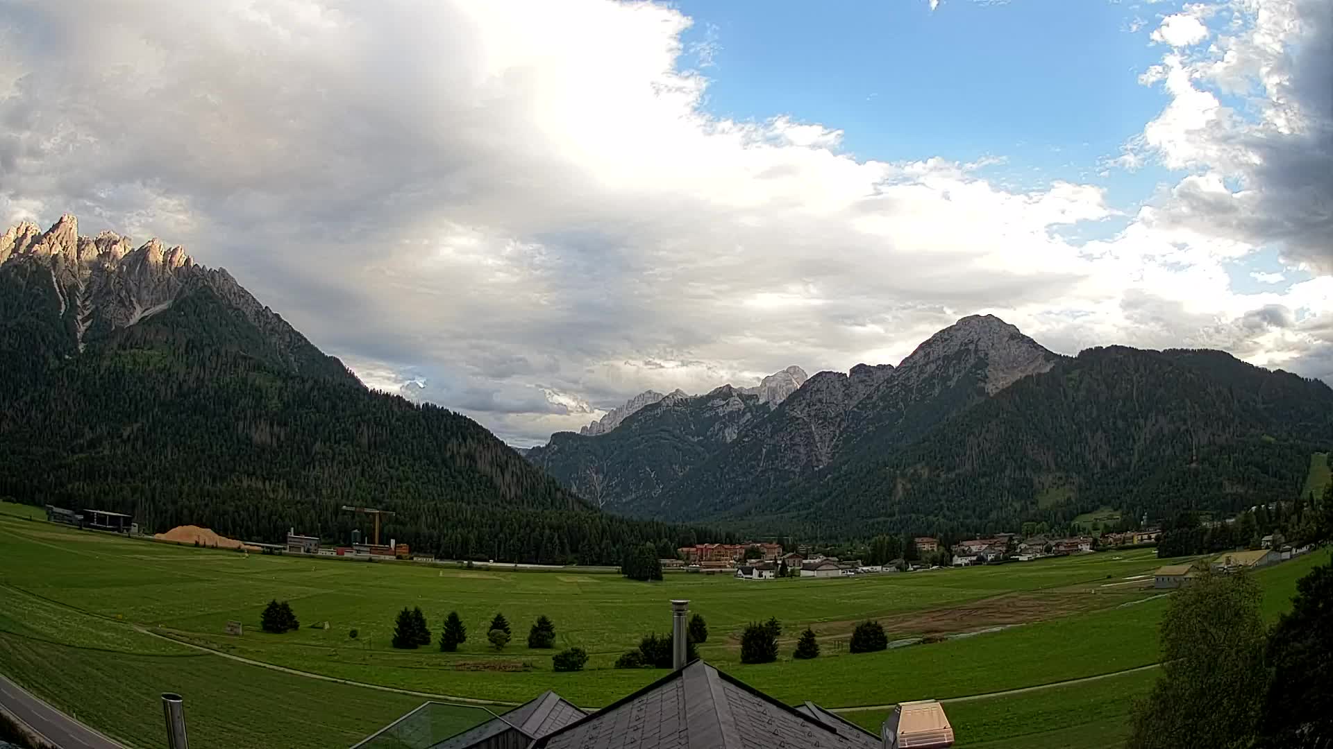 Web kamera Toblach Dolomiti – Pogled s Hotela Rosengarten