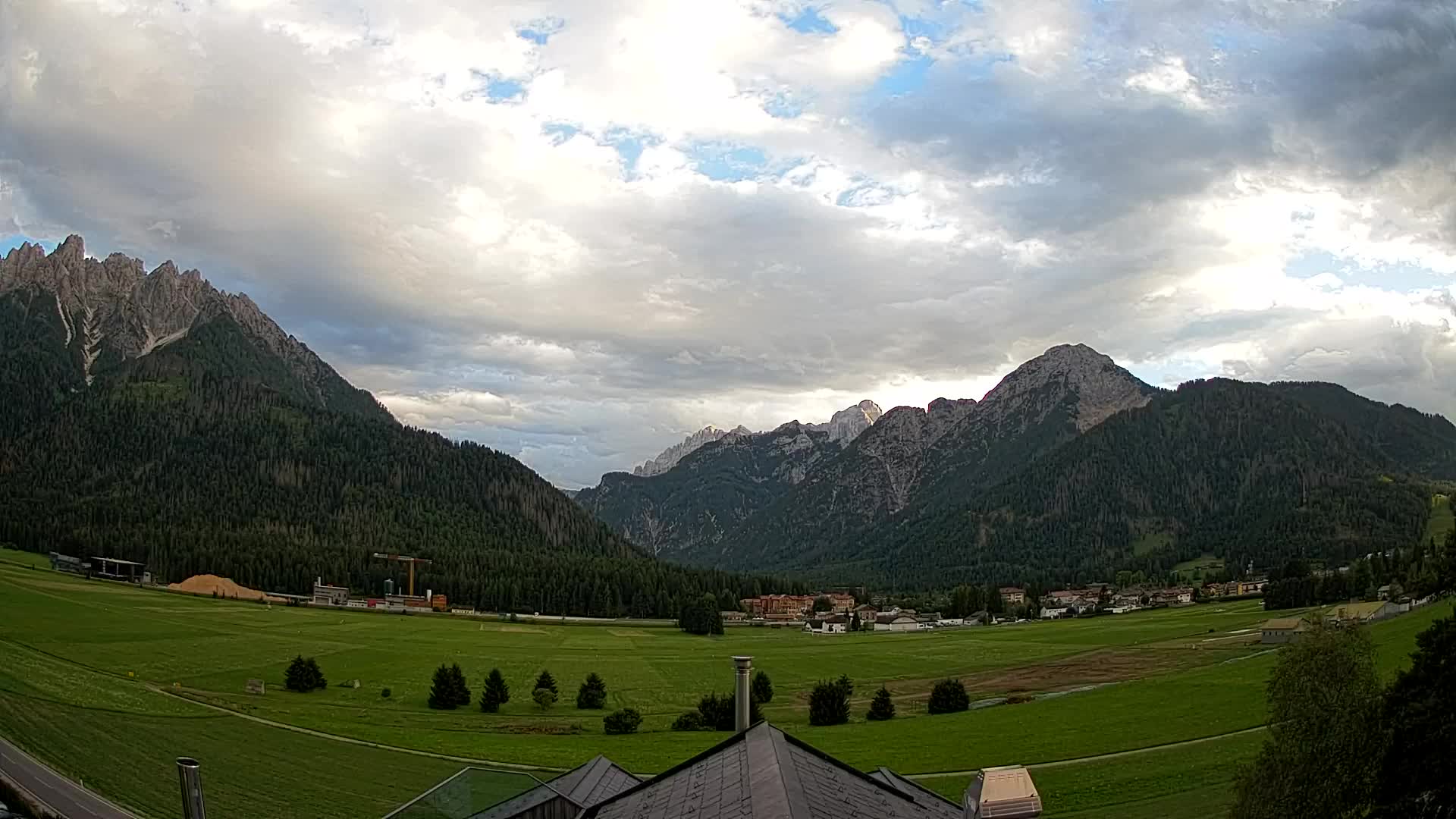 Web kamera Toblach Dolomiti – Pogled s Hotela Rosengarten