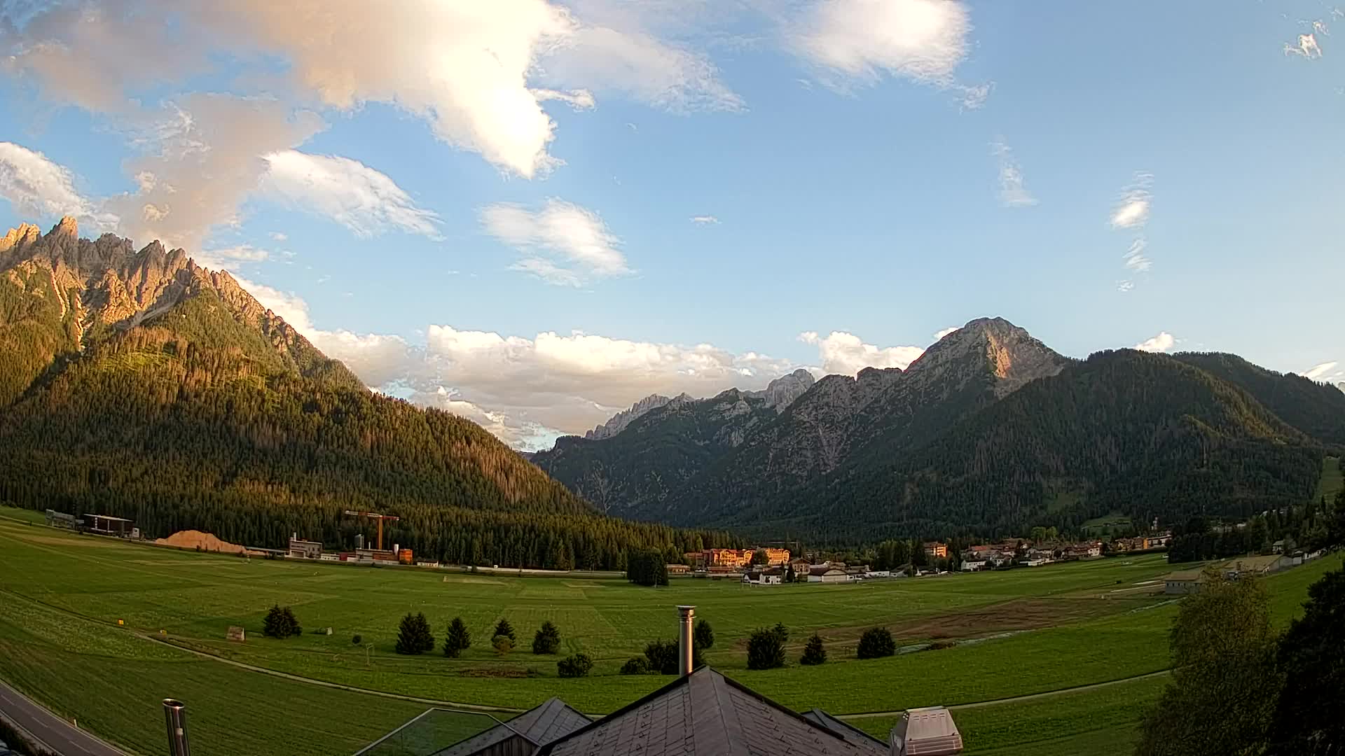Web kamera Toblach Dolomiti – Pogled s Hotela Rosengarten