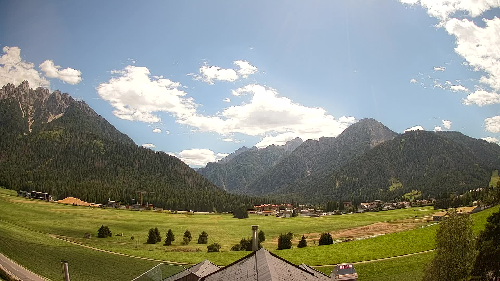 Spletna kamera Toblach Dolomiti – Pogled iz hotela Rosengarten