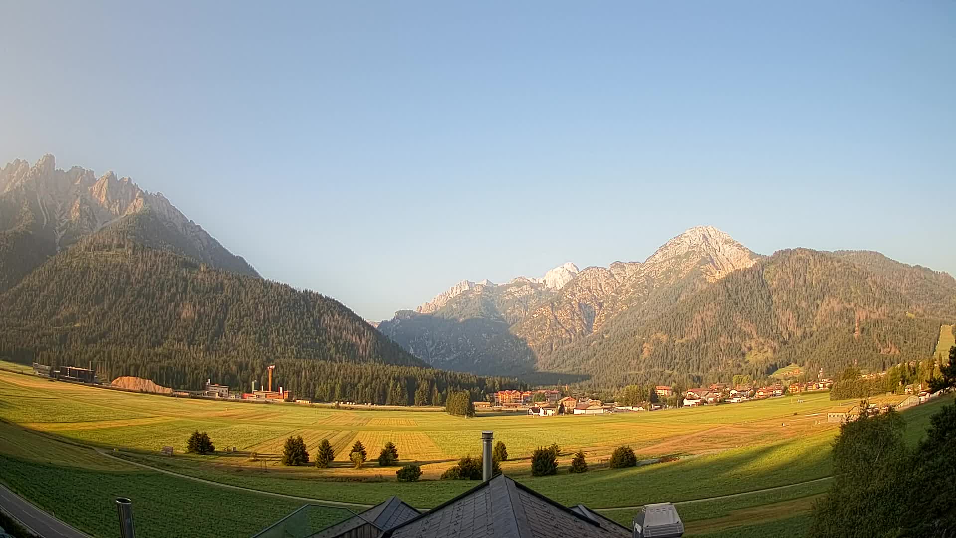Web kamera Toblach Dolomiti – Pogled s Hotela Rosengarten