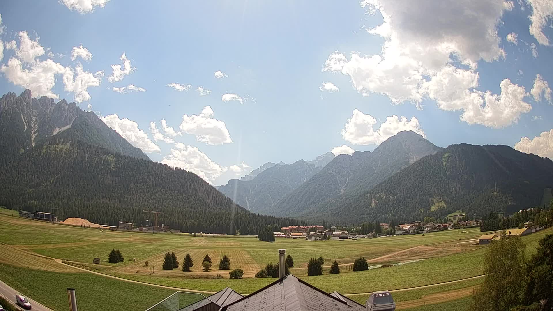 Spletna kamera Toblach Dolomiti – Pogled iz hotela Rosengarten