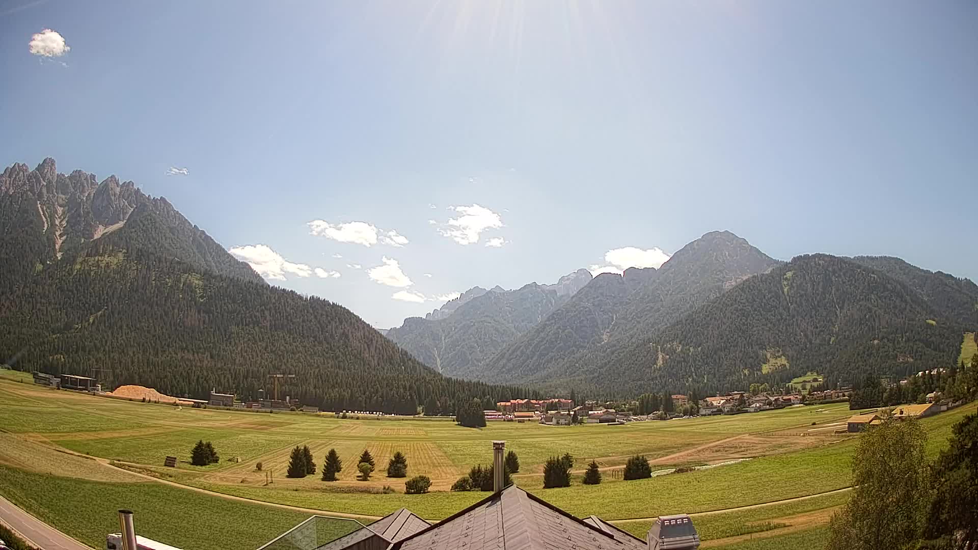 Spletna kamera Toblach Dolomiti – Pogled iz hotela Rosengarten