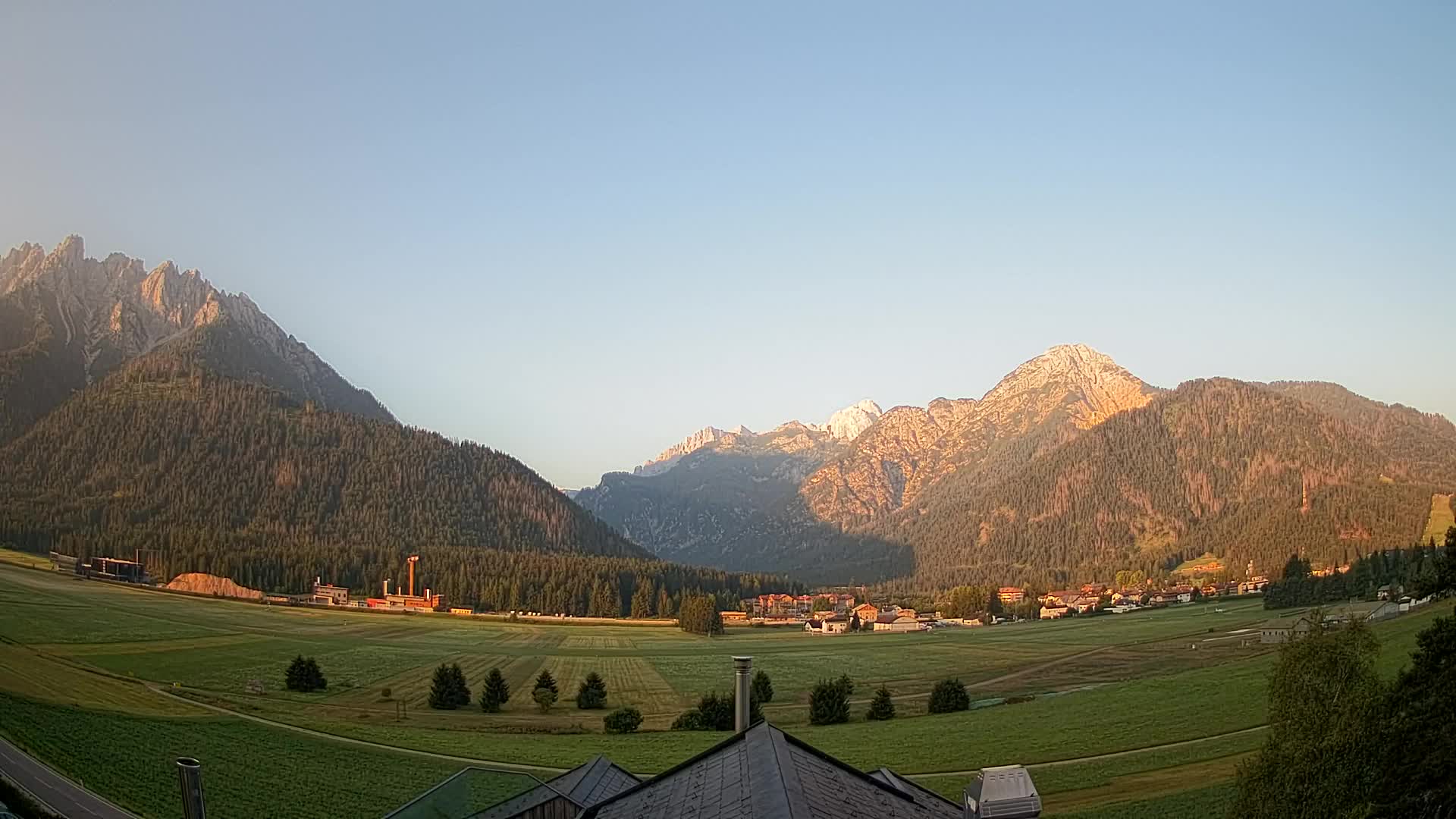 Spletna kamera Toblach Dolomiti – Pogled iz hotela Rosengarten