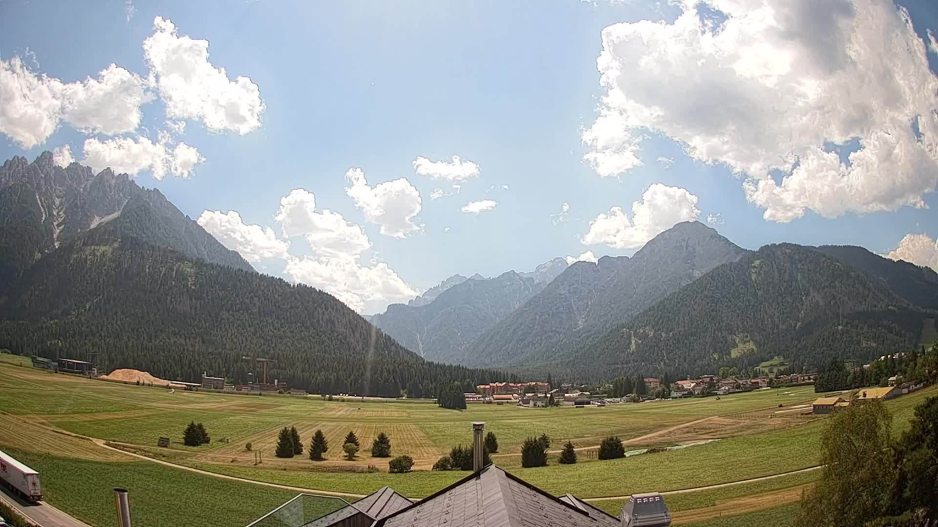 Spletna kamera Toblach Dolomiti – Pogled iz hotela Rosengarten