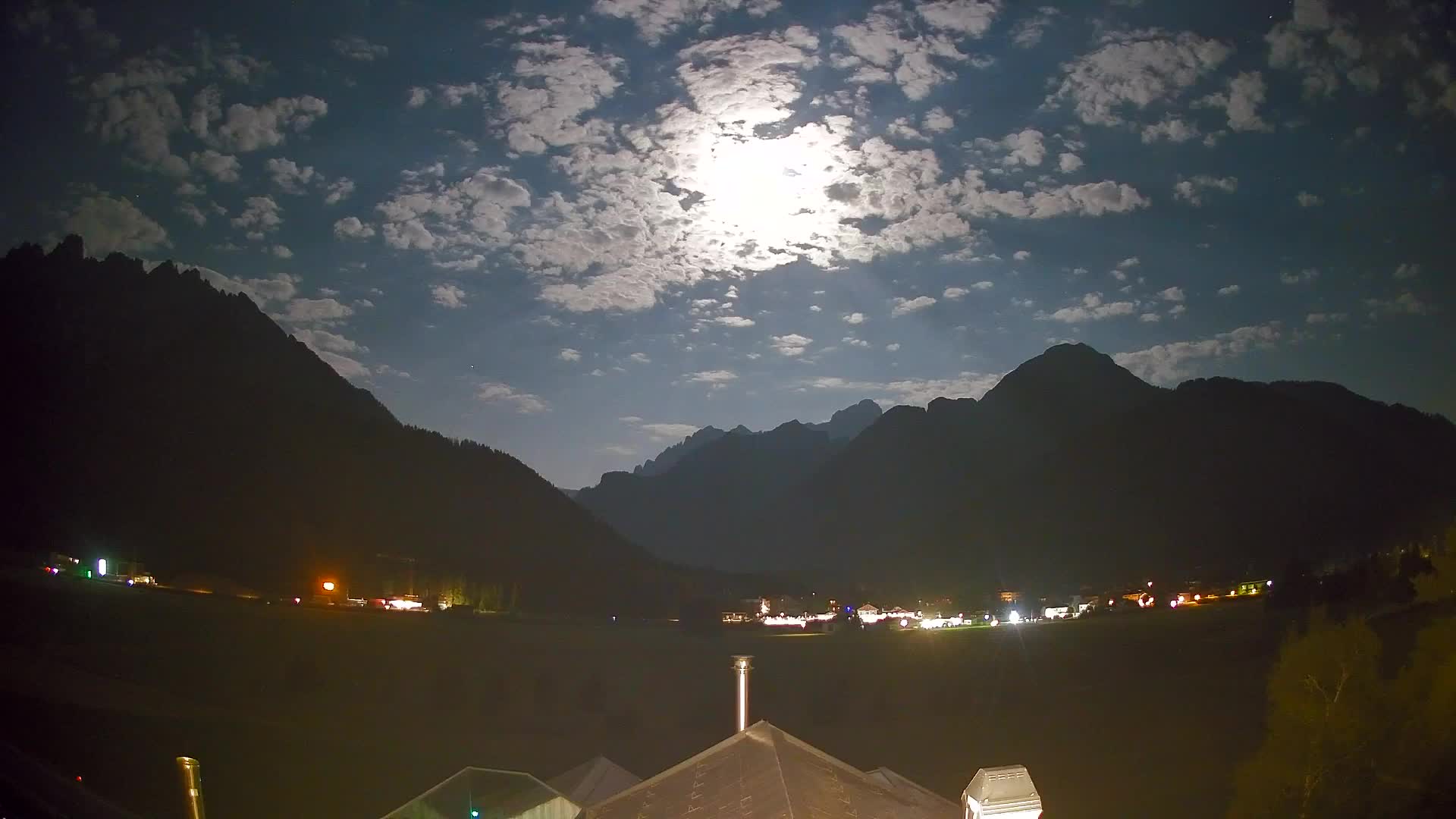 Spletna kamera Toblach Dolomiti – Pogled iz hotela Rosengarten