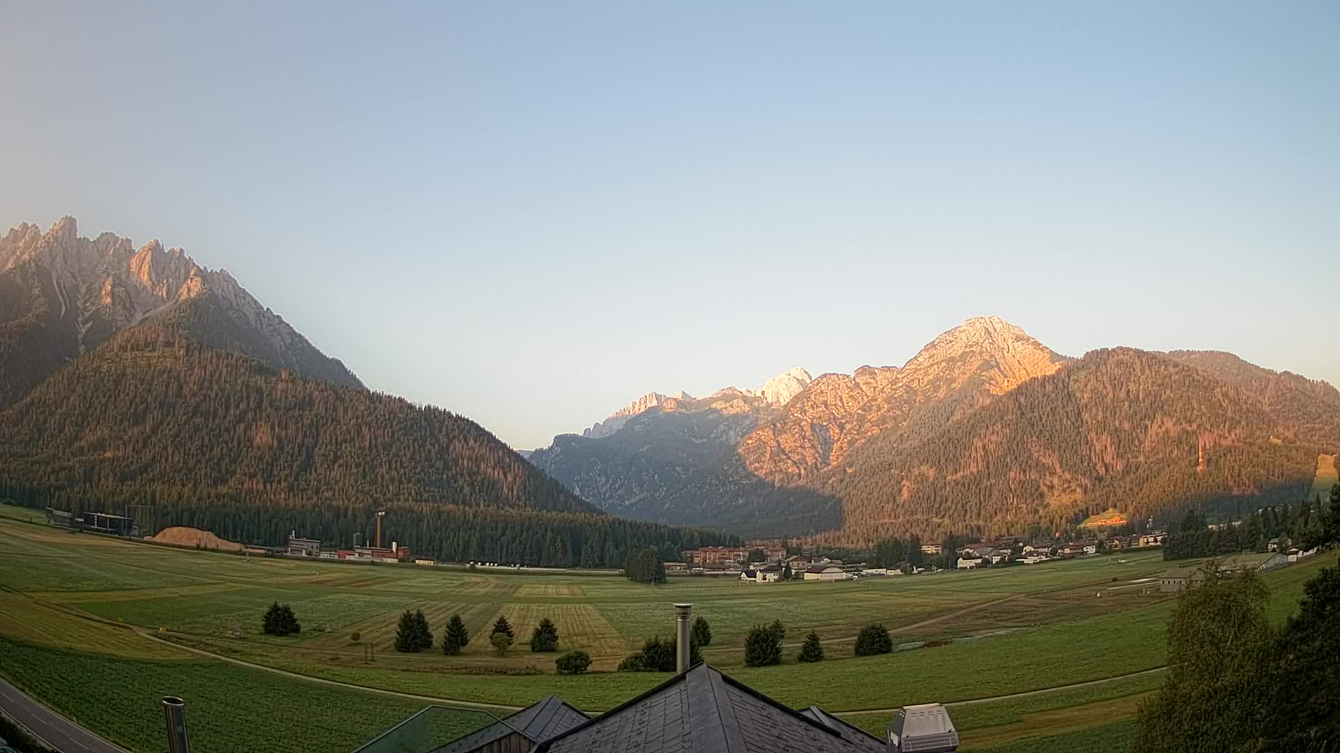 Web kamera Toblach Dolomiti – Pogled s Hotela Rosengarten