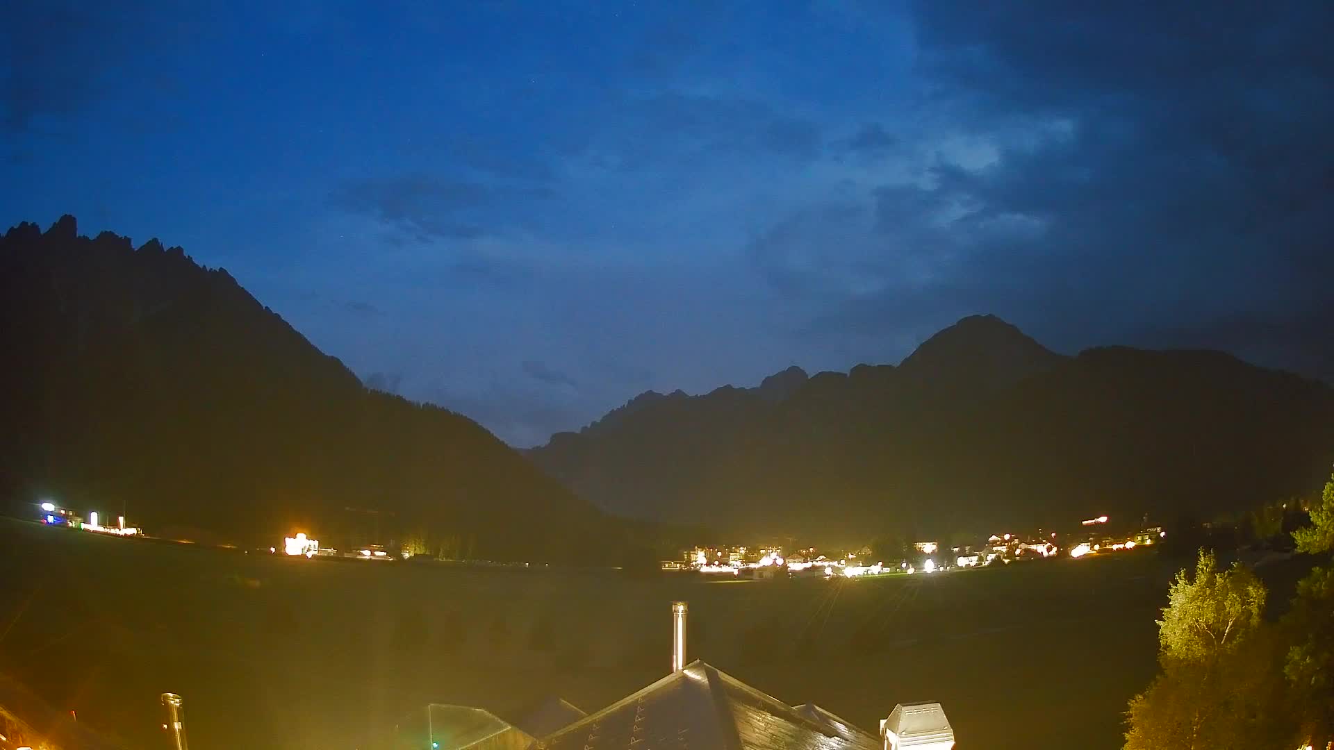 Spletna kamera Toblach Dolomiti – Pogled iz hotela Rosengarten
