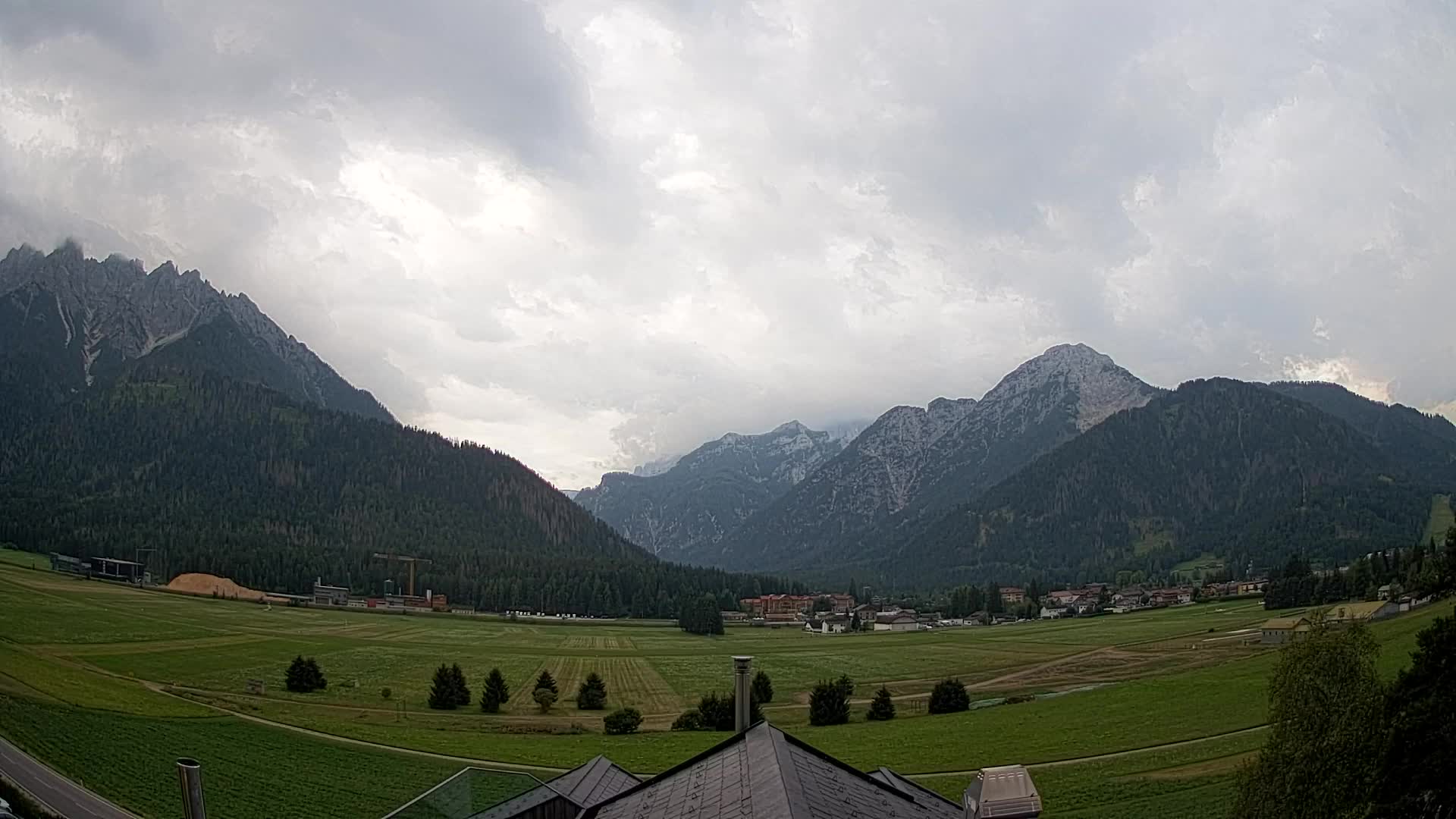 Spletna kamera Toblach Dolomiti – Pogled iz hotela Rosengarten