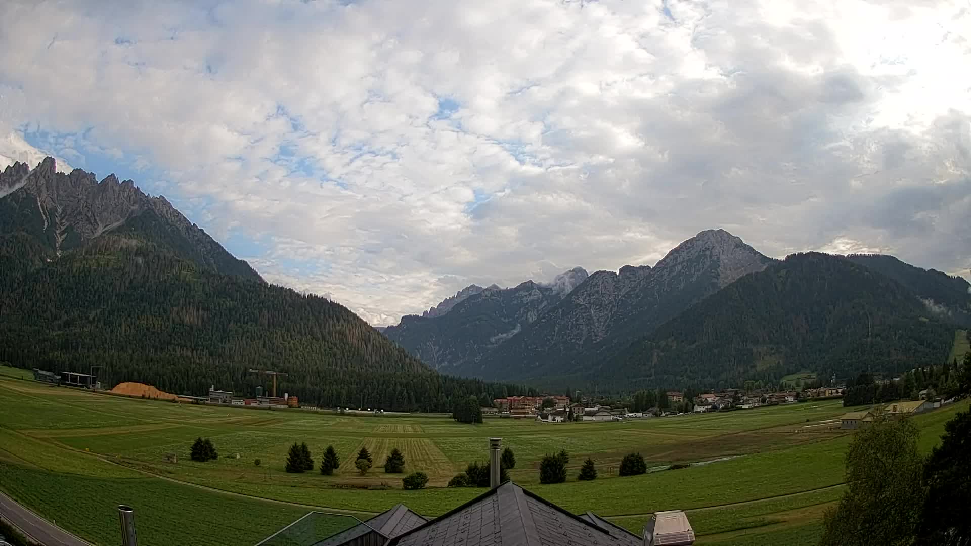 Spletna kamera Toblach Dolomiti – Pogled iz hotela Rosengarten