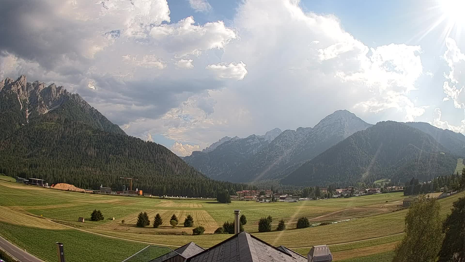 Spletna kamera Toblach Dolomiti – Pogled iz hotela Rosengarten