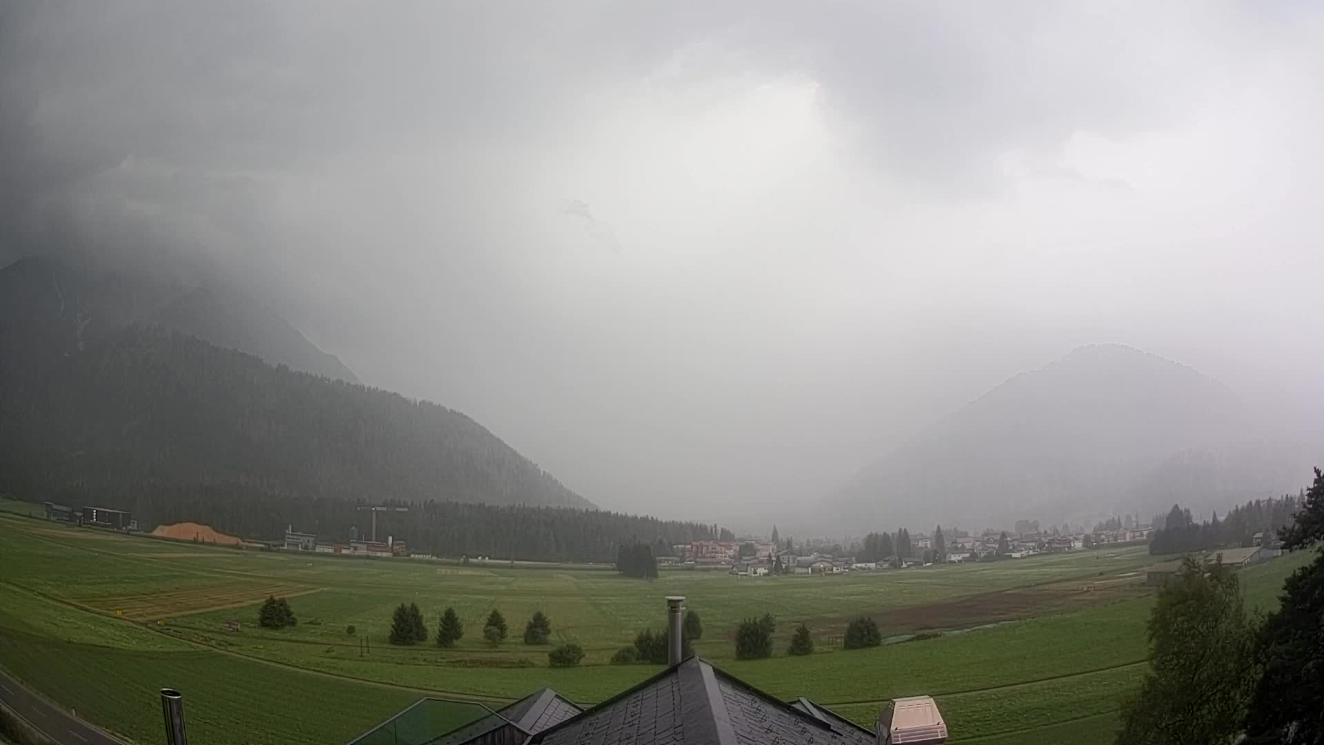 Web kamera Toblach Dolomiti – Pogled s Hotela Rosengarten