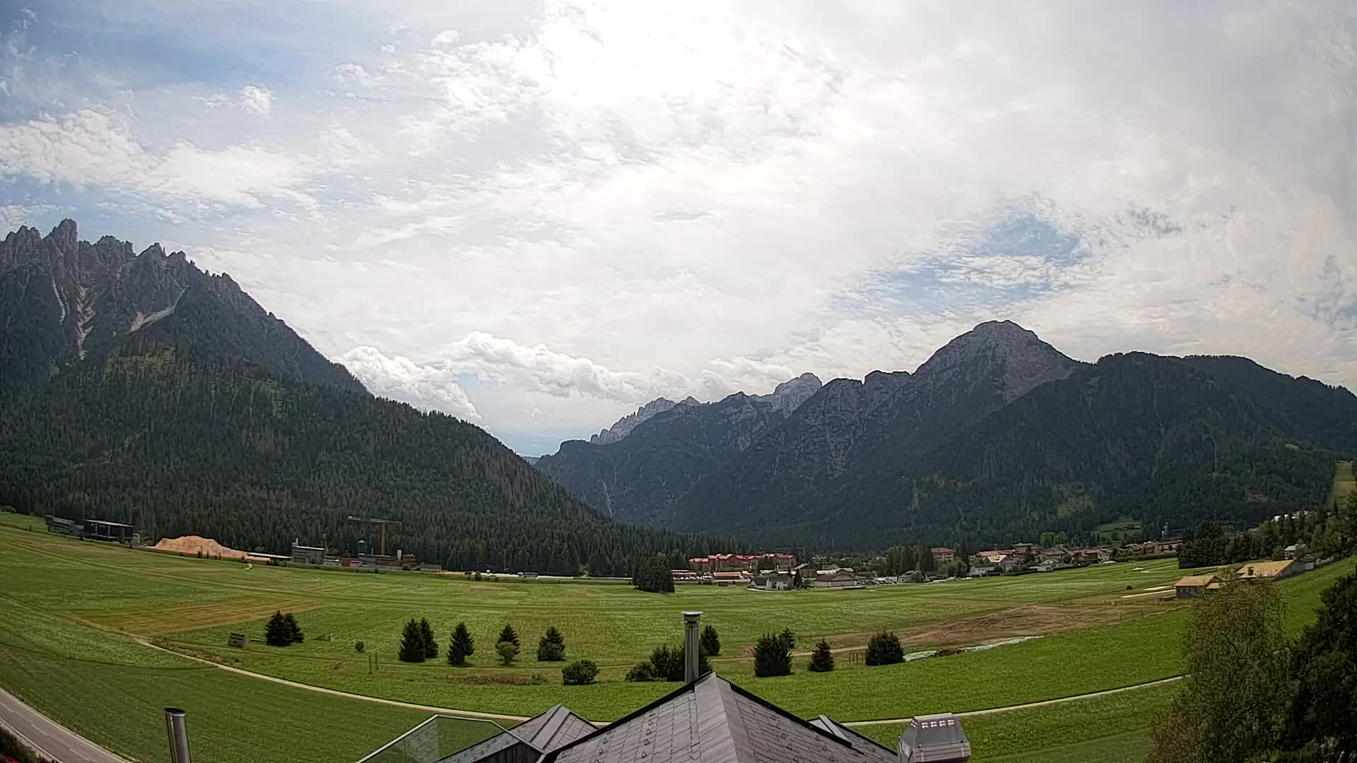 Webcam Toblach Dolomites – View from Hotel Rosengarten
