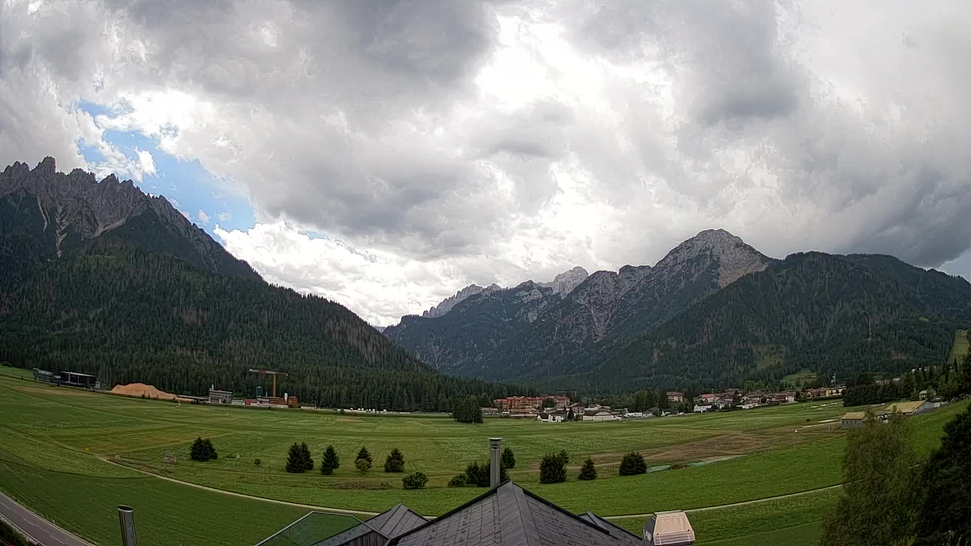 Web kamera Toblach Dolomiti – Pogled s Hotela Rosengarten