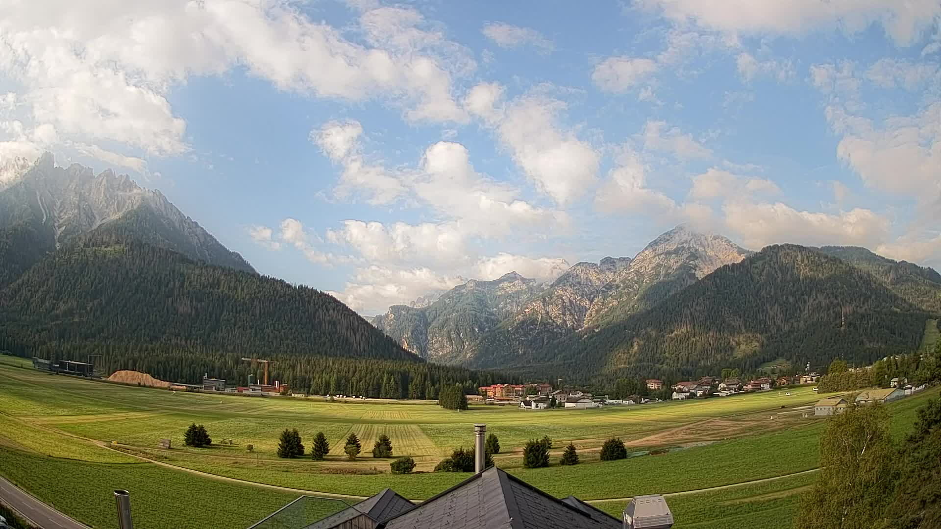 Spletna kamera Toblach Dolomiti – Pogled iz hotela Rosengarten