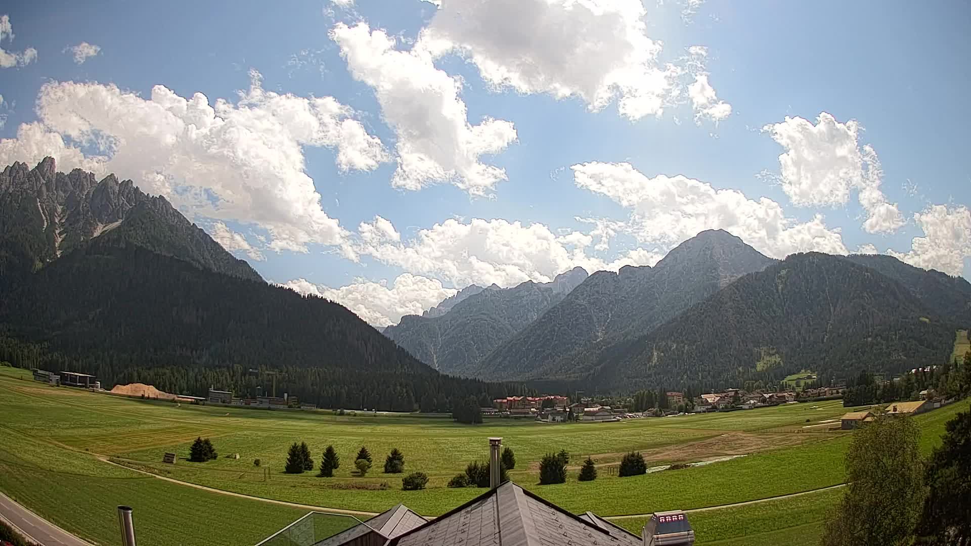 Spletna kamera Toblach Dolomiti – Pogled iz hotela Rosengarten