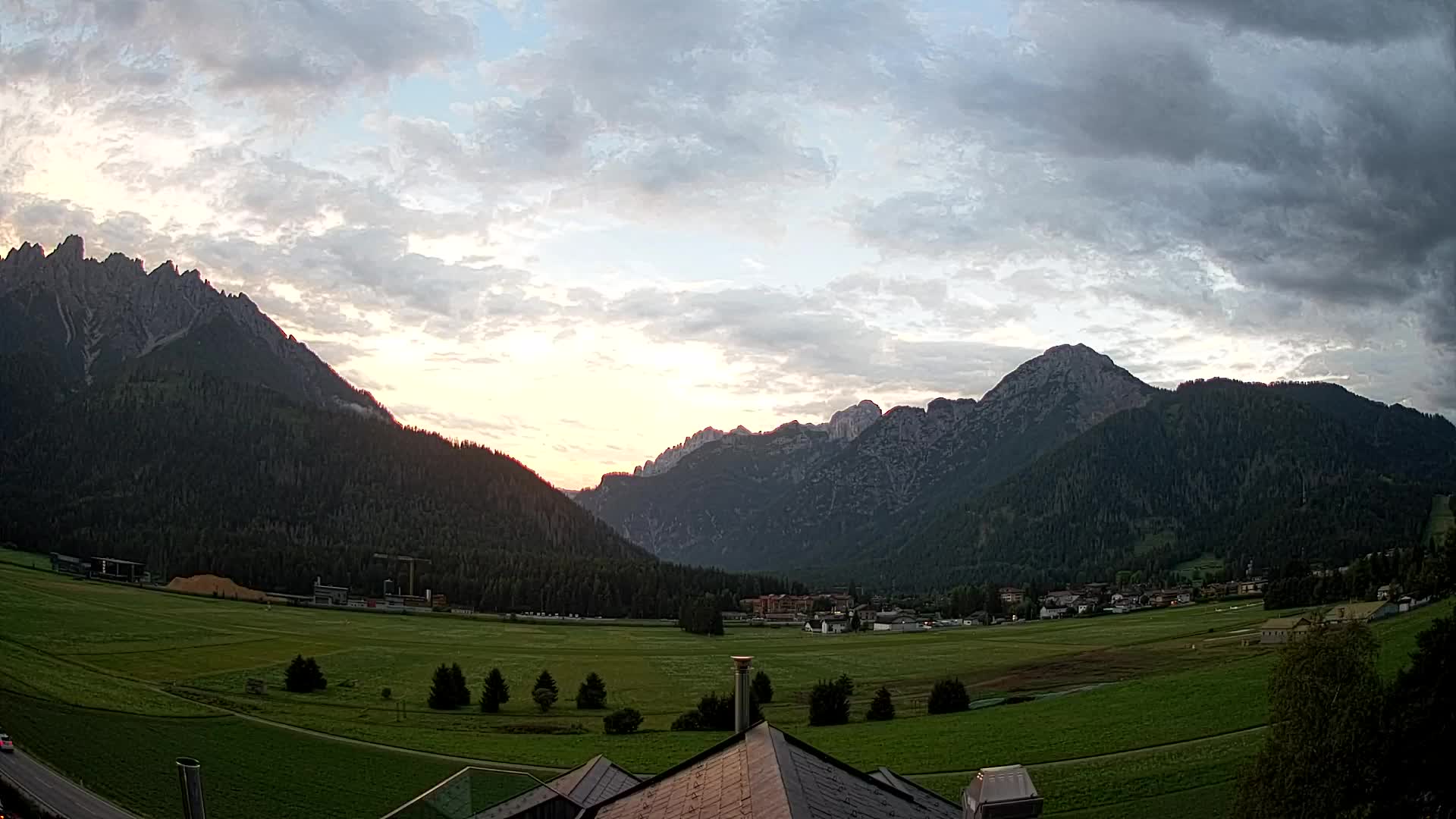 Web kamera Toblach Dolomiti – Pogled s Hotela Rosengarten