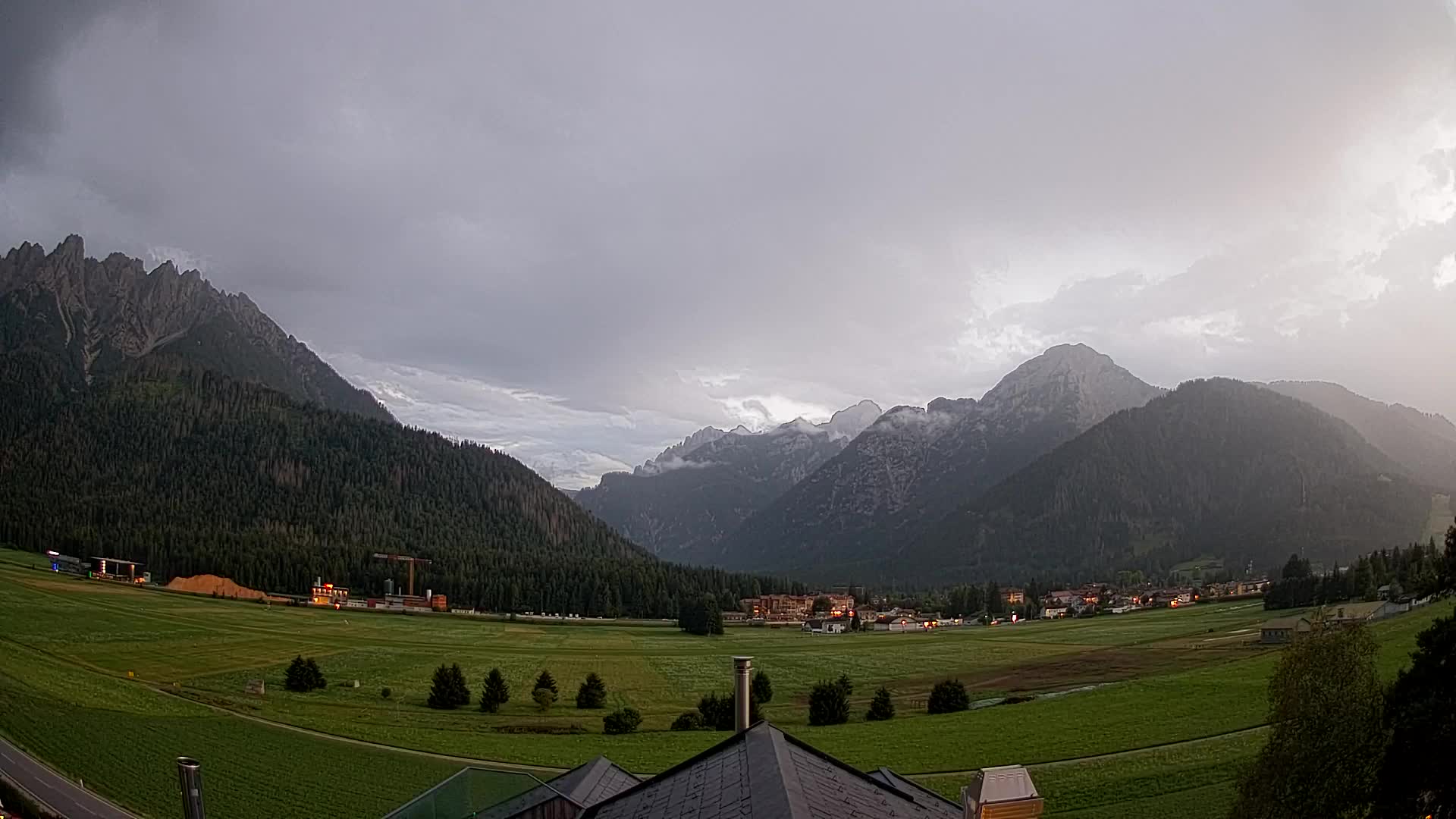Spletna kamera Toblach Dolomiti – Pogled iz hotela Rosengarten