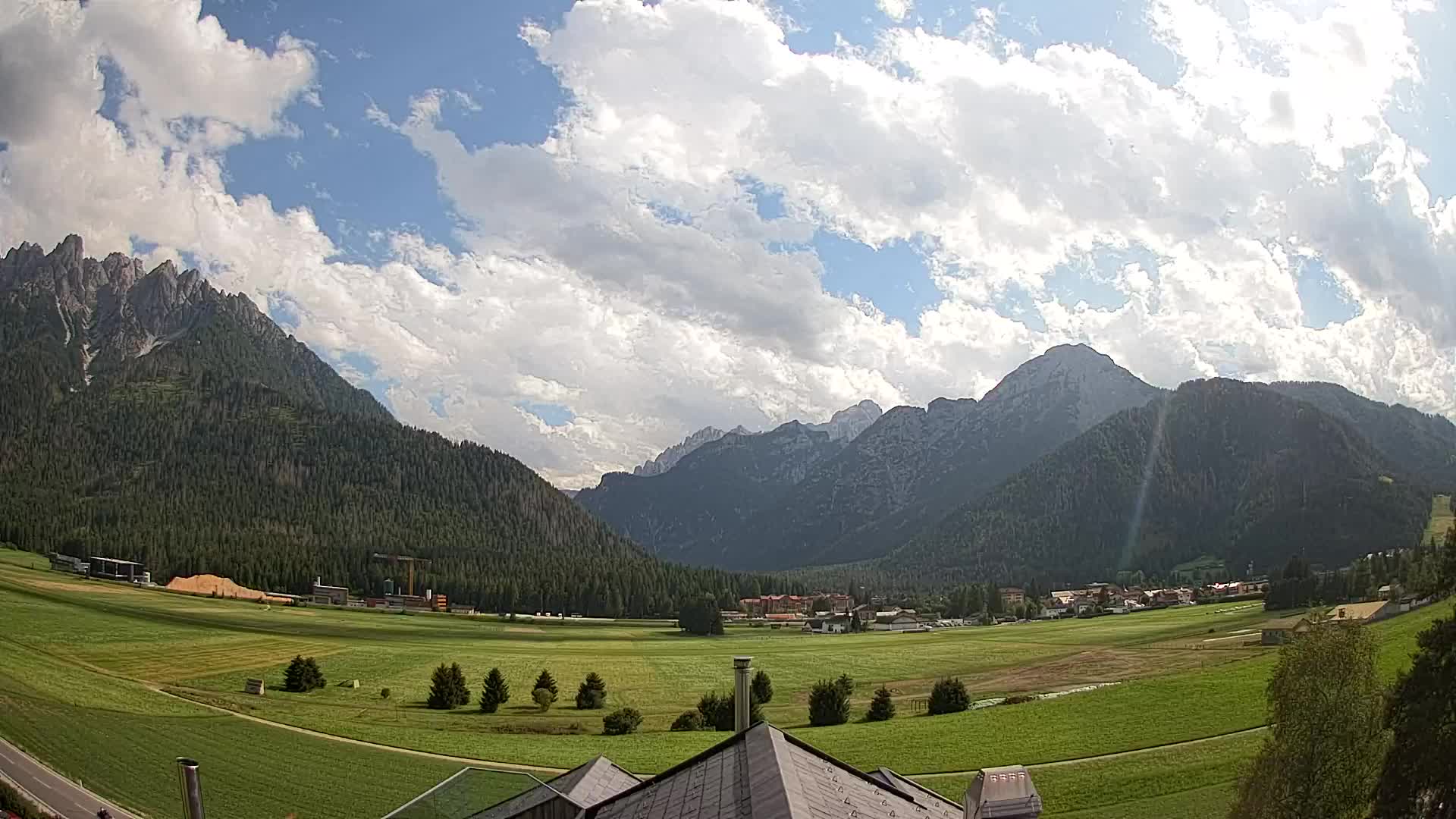 Spletna kamera Toblach Dolomiti – Pogled iz hotela Rosengarten