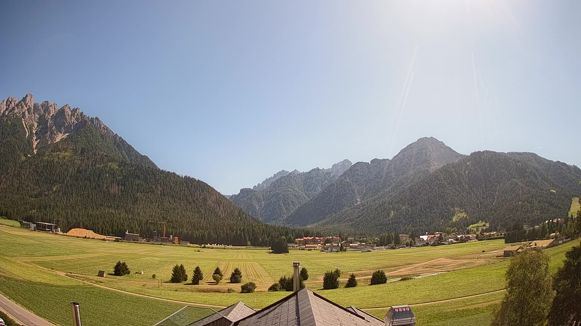Spletna kamera Toblach Dolomiti – Pogled iz hotela Rosengarten