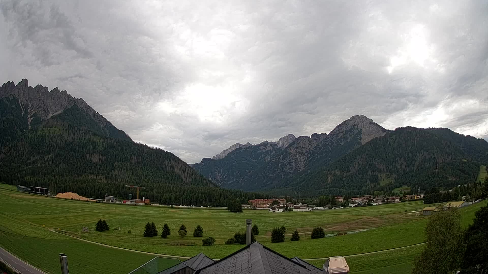 Spletna kamera Toblach Dolomiti – Pogled iz hotela Rosengarten