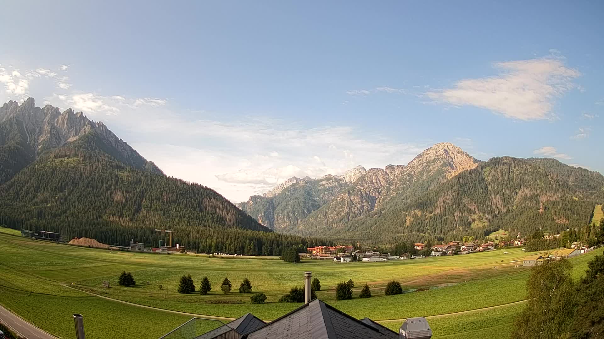 Spletna kamera Toblach Dolomiti – Pogled iz hotela Rosengarten
