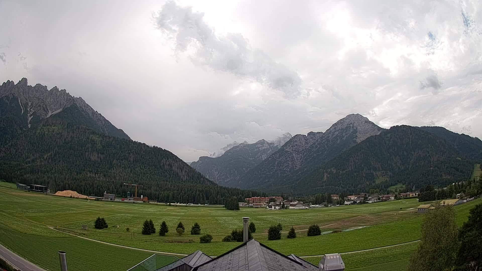 Spletna kamera Toblach Dolomiti – Pogled iz hotela Rosengarten