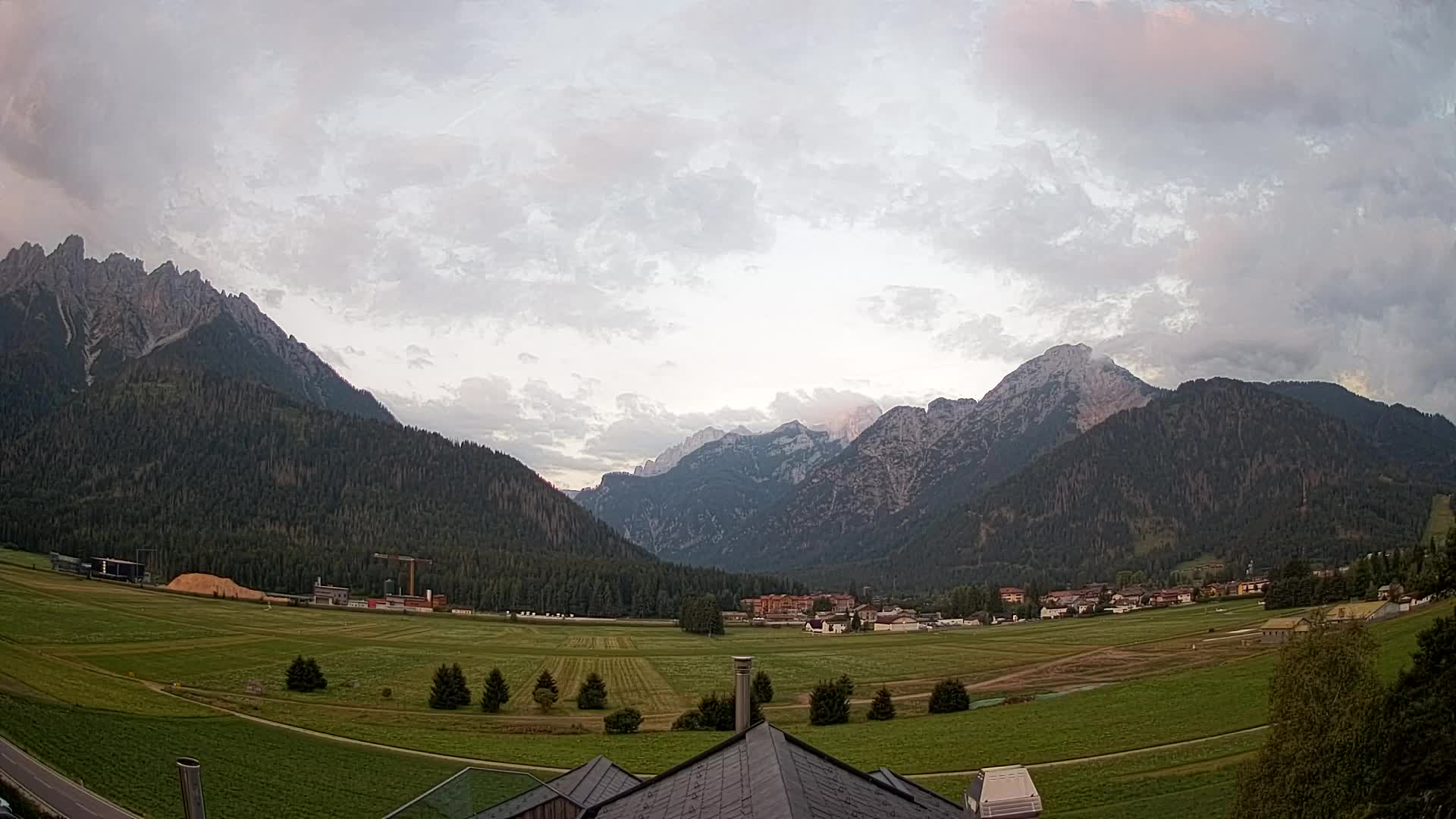 Web kamera Toblach Dolomiti – Pogled s Hotela Rosengarten