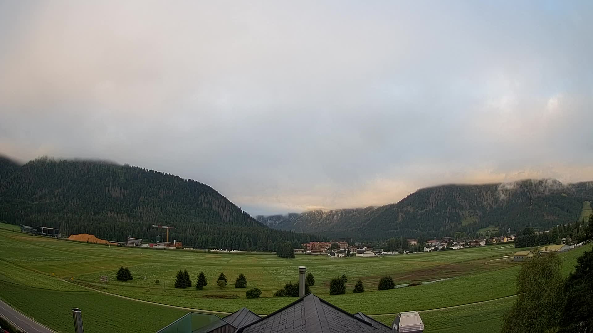 Web kamera Toblach Dolomiti – Pogled s Hotela Rosengarten