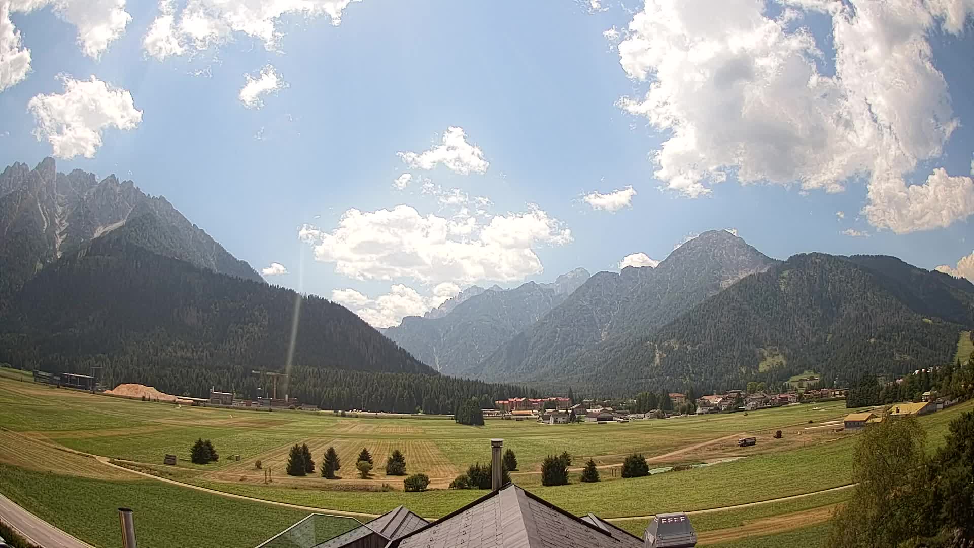 Spletna kamera Toblach Dolomiti – Pogled iz hotela Rosengarten