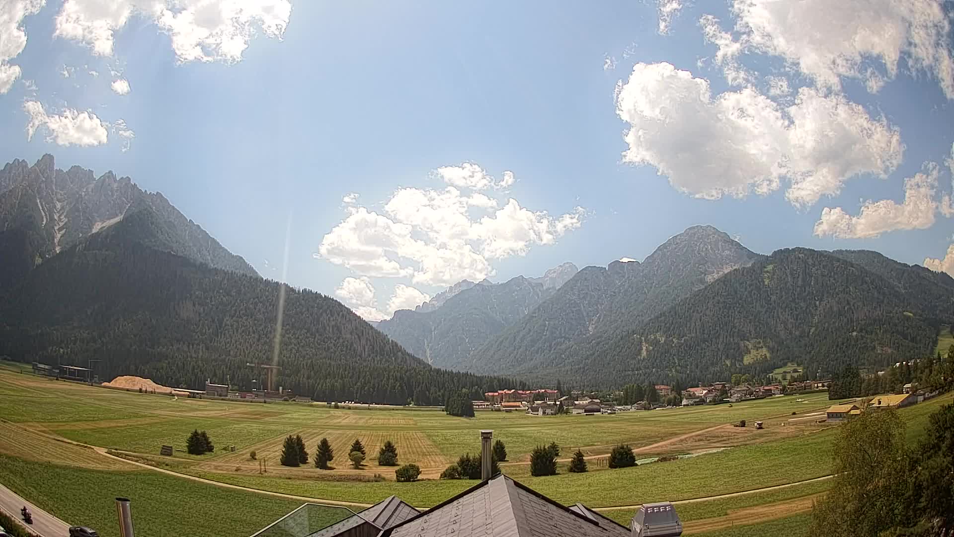 Web kamera Toblach Dolomiti – Pogled s Hotela Rosengarten