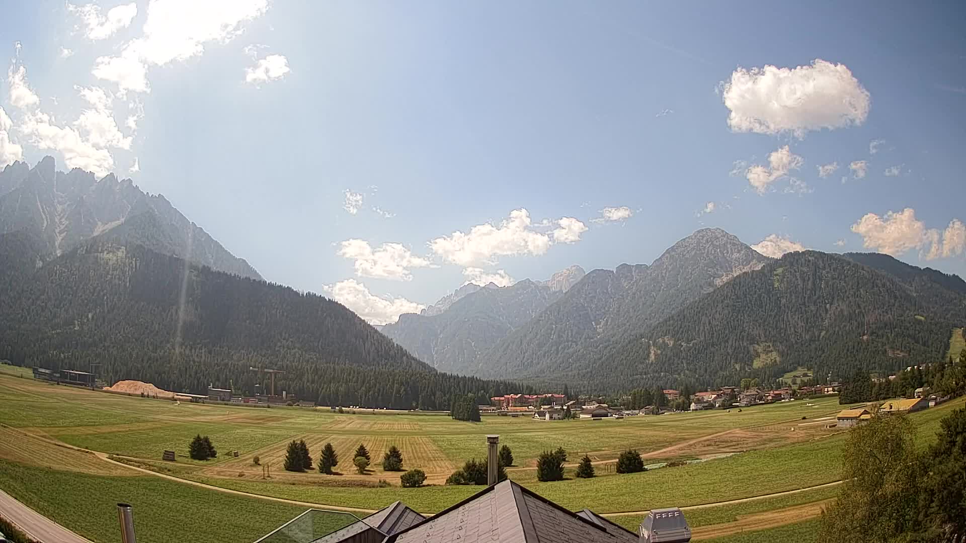 Spletna kamera Toblach Dolomiti – Pogled iz hotela Rosengarten