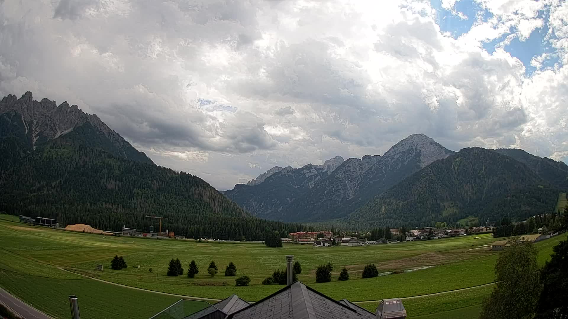 Web kamera Toblach Dolomiti – Pogled s Hotela Rosengarten