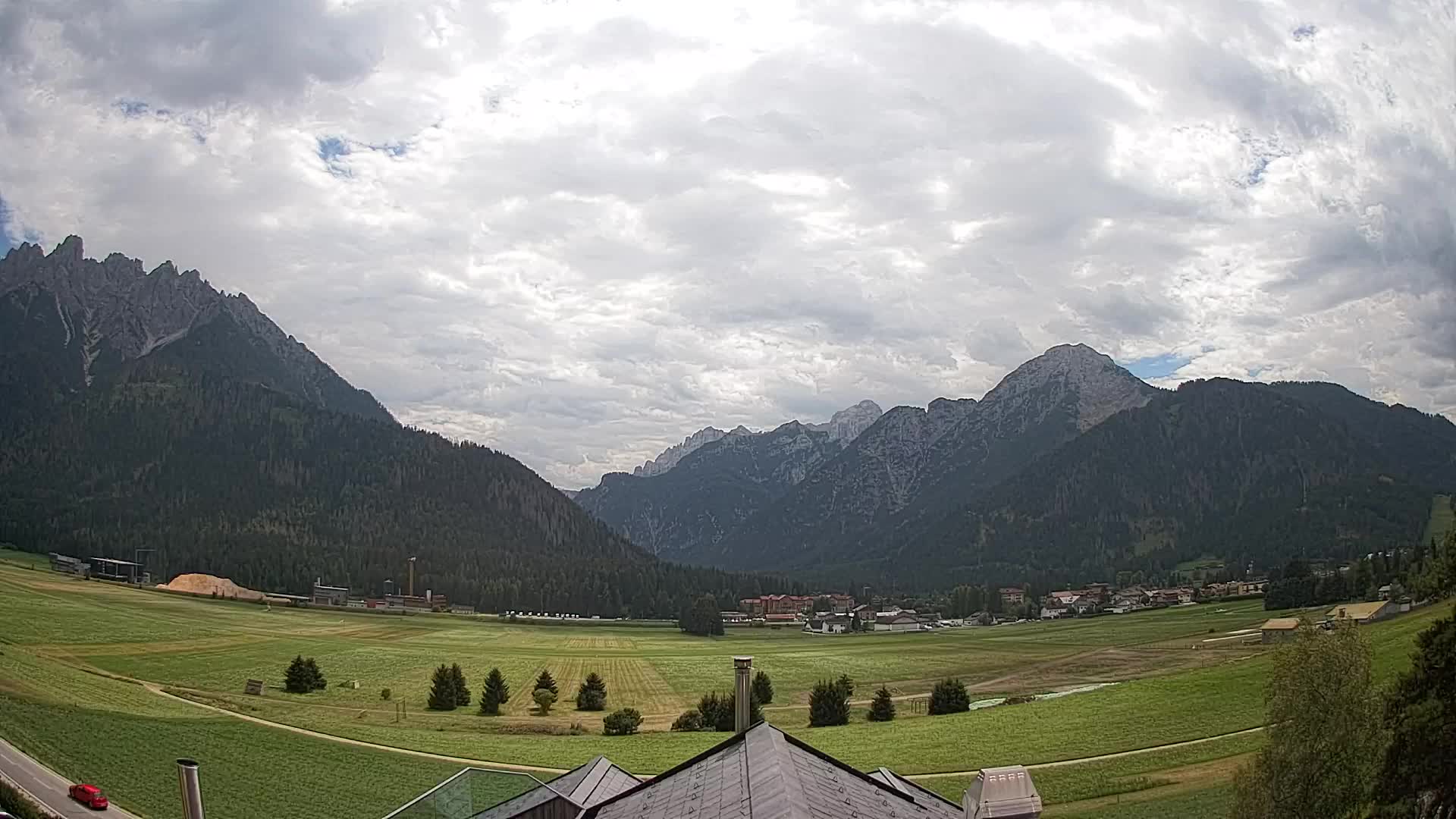 Spletna kamera Toblach Dolomiti – Pogled iz hotela Rosengarten